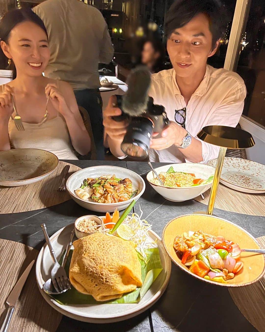 岩間恵さんのインスタグラム写真 - (岩間恵Instagram)「去年の7月に訪れたドバイ🇦🇪 旅VLOGをYouTubeでやっと公開したので、懐かしいなぁと思いながら写真見返してた📸  大好きな友達にも会えて♡ @yuho_asa 最高の旅だったなぁ  ぜひYouTube見てね🫶🌏  ...それにしても私の楽しそうな顔よ  #だって本当に楽しかった #tbtってやつ #今年はどこへ行こう　@mame_trip ✈︎❣️」4月3日 22時19分 - iwamame