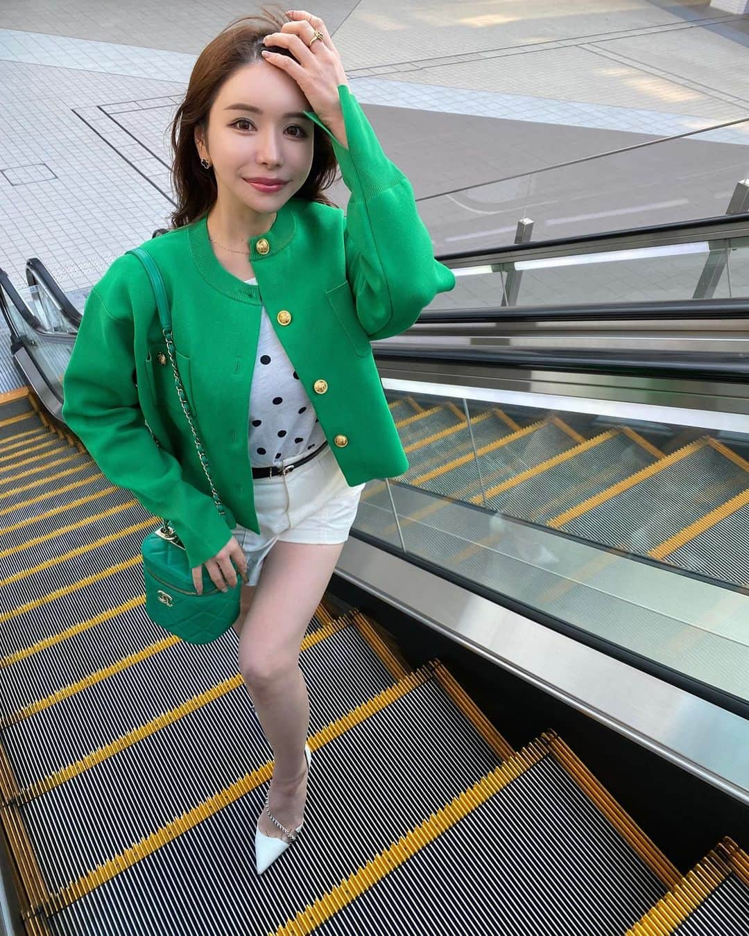 桃瀬りんかさんのインスタグラム写真 - (桃瀬りんかInstagram)「・ 春はカラフルなお洋服が 沢山着たくなるね💚💚💚 ・ ・ ・ ・」4月3日 22時12分 - momose_rinka