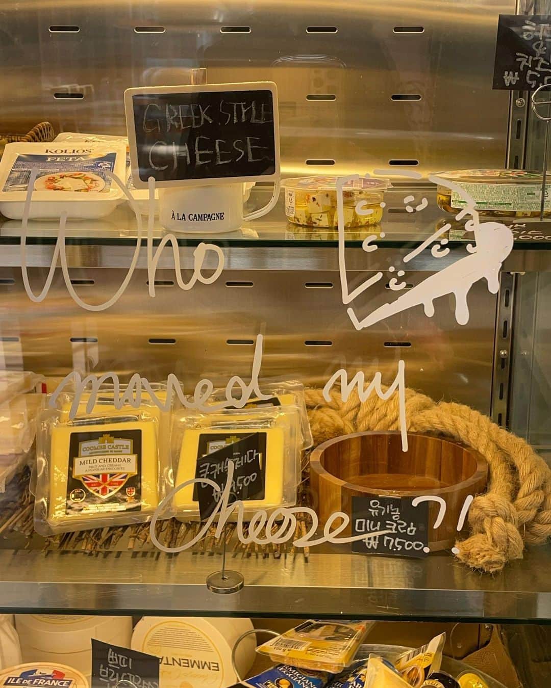 高井香子さんのインスタグラム写真 - (高井香子Instagram)「@cheeseindustry  建設が気になった&せっかくならチーズケーキ食べてみよう  行ってみた #치즈인더스트리  うん！うん！うん！  益善洞（イクソンドン）にここの系列店（同じ建設会社、デザイン会社かな）色々ありました。  #1日1こうこりあさんぽ」4月3日 22時15分 - cocoreacoco