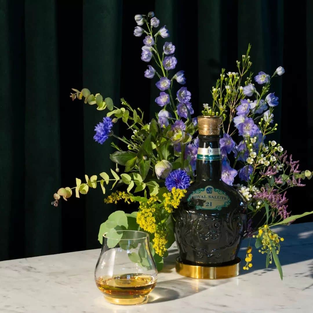 Royal Saluteのインスタグラム：「Spring is in bloom, and we have the perfect dram to celebrate. A unique combination of 21 single malt whiskies, The 21-Year-Old Malts Blend is an elegant harmony of fruity and floral flavours.」