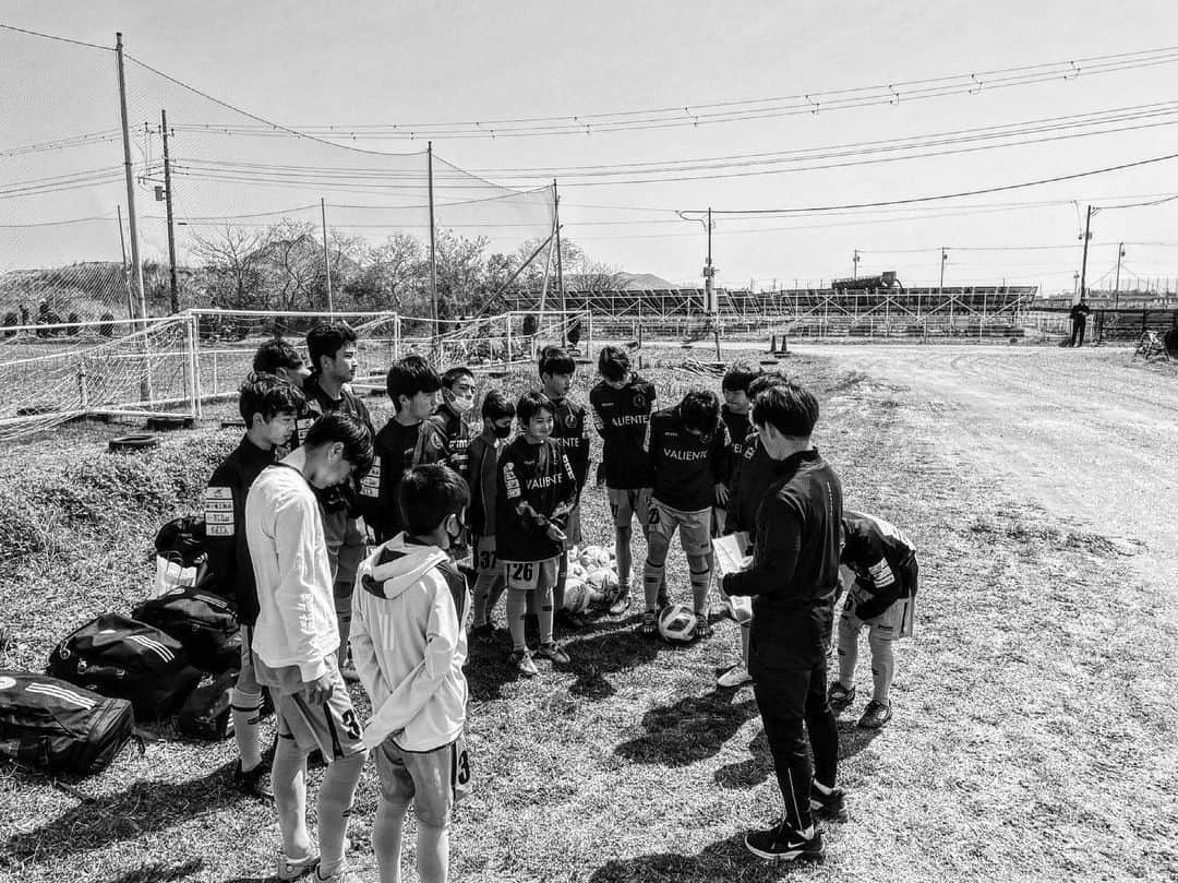 杉山丈一郎さんのインスタグラム写真 - (杉山丈一郎Instagram)「ジュニアユース遠征  選手達の可能性や選手達の事をより深く考える良い時間になりました！ 子供達の可能性をより広げられるように、我々大人が学び成長し続ける事が大事かなと。  引き続き宜しくお願いします！  #バリエンテオンセfc #印西市 #サッカークラブ #u13  #ジュニアユースサッカー  #ジュニアユース #サッカー #印西牧の原 #千葉ニュータウン  #サッカー少年 #サッカー小僧  #少年サッカー #ジュニアサッカー　#football #soccer #fussball #サッカー指導者 #サッカーコーチ #キッズサッカー」4月3日 22時27分 - jogadool