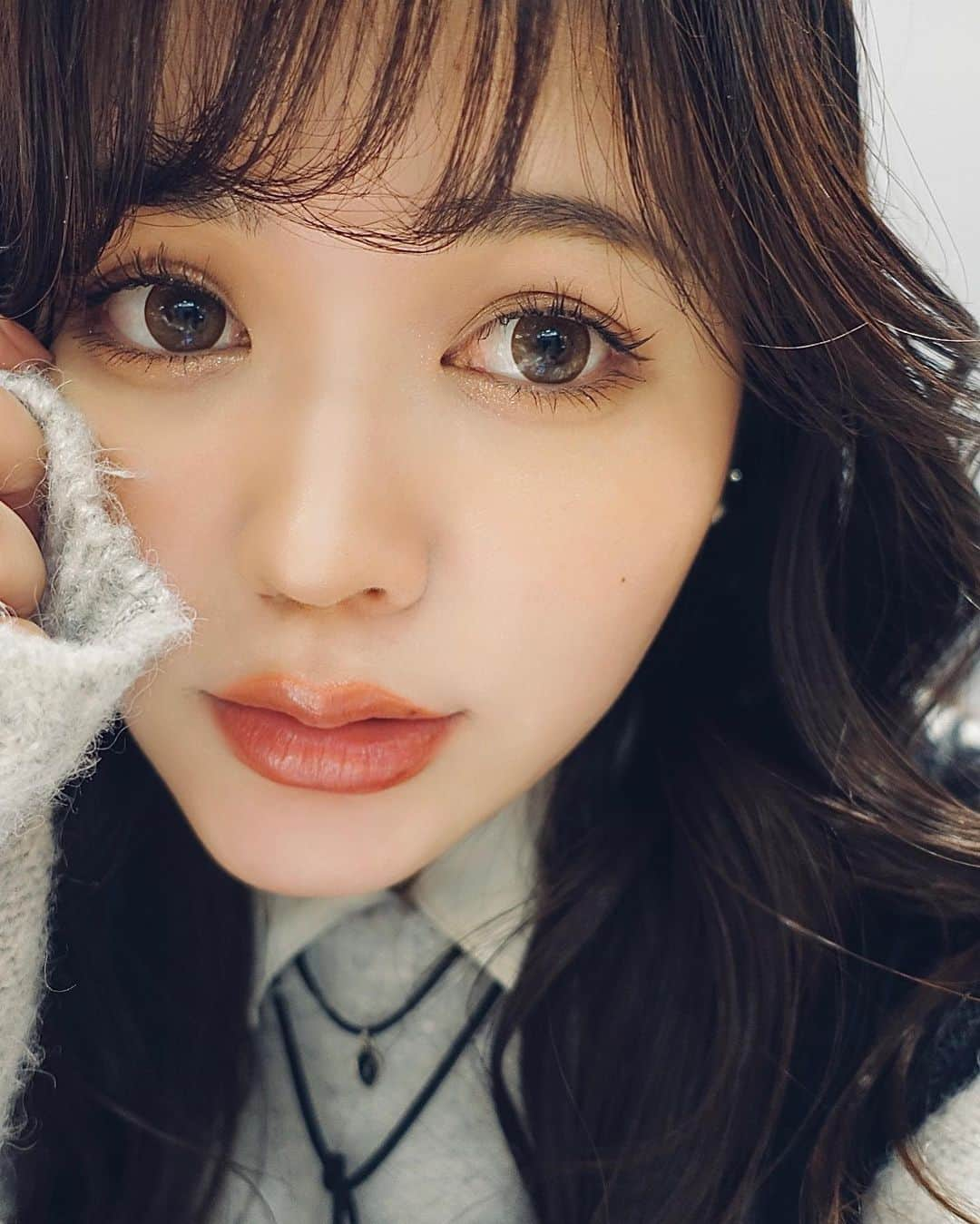 junko onagi ／小梛準子のインスタグラム：「先日ずっとしたかったハイドラフェイシャル(@hydrafacial_japan)を銀座にて受けてこれました🥹✨✨✨  ハイドラフェイシャルは 月1の頻度でするのがおすすめの お肌の大掃除とも呼ばれる美容トリートメントで  ピーリング・吸引でお肌の汚れをしっかりと取り除いたところに美容液導入で美容成分をたっぷりお肌に入れ込んで直後からダウンタイム無しでツルツルモチモチのお肌になります🌼 継続してケアを続けるのがポイント💯  #hydrafacial #ハイドラフェイシャル #美容トリートメント #毛穴ケア #美肌ケア #ピーリング #ディープクレンジング #毛穴吸引 #美容液導入 #保湿 #艶肌 #ツヤ肌 #フェイシャルトリートメント #自分磨き #ノーファンデ #銀座美容 #角質除去 #美容液導入 #ツヤ肌作り #ほめられ肌 #フェイシャルトリートメント #大人美容 #お肌メンテナンス」