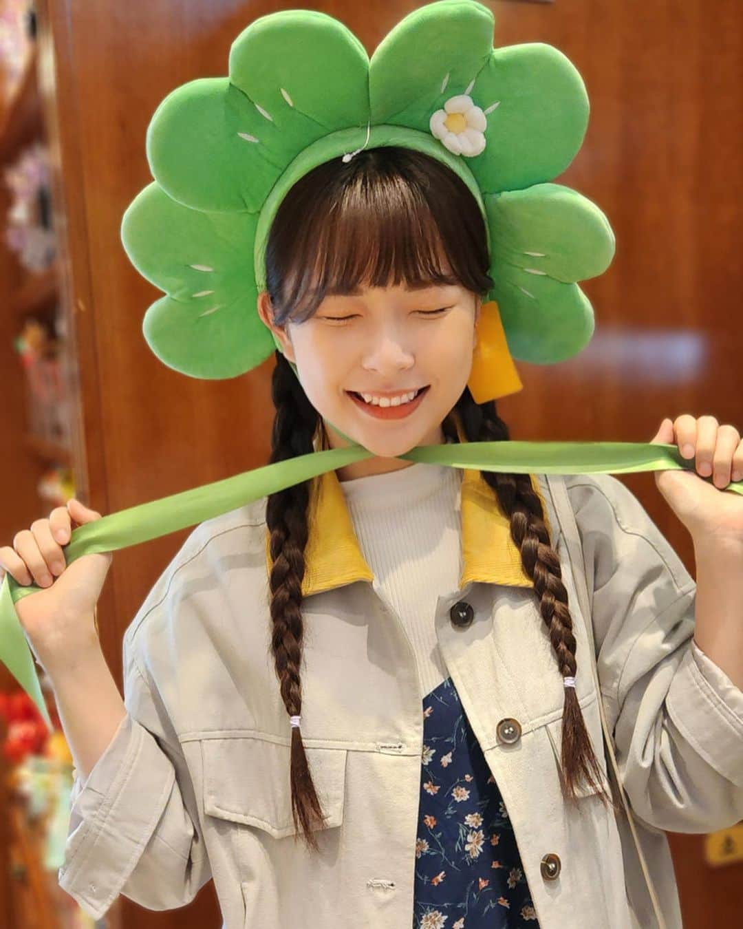 ヘミ のインスタグラム：「생일 축하해주신 분들 다들 진심으로 감사합니다❣️❣️ 오늘 날도 너무 좋고 많은 축하를 받아서 행복한 하루였어요🥹🥹  답례로 꽃혜미를드립니다🙄」