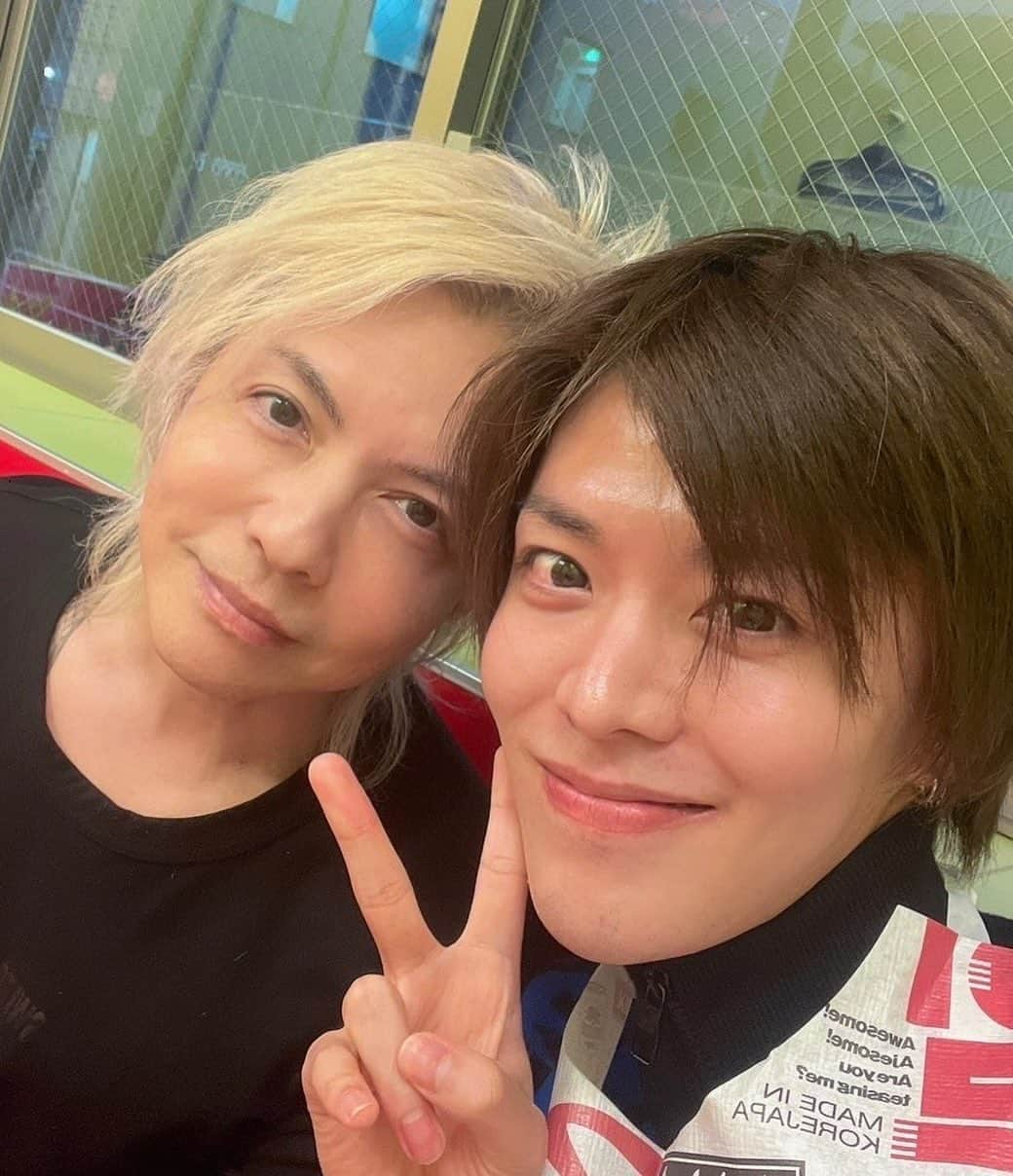 Hydeさんのインスタグラム写真 - (HydeInstagram)「I’m with Yuta now  ユータとなう  #HYDE #YUTA #NCT127  @yuu_taa_1026」4月3日 22時29分 - hydeofficial