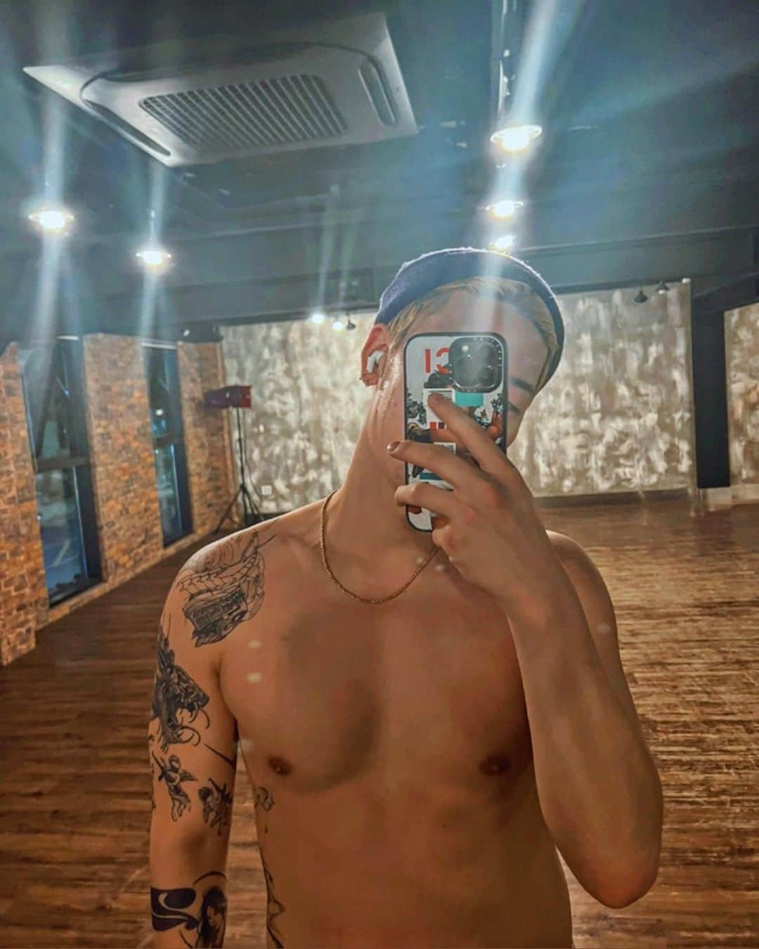 ZELO のインスタグラム：「라면을 한강에서?? 🙃🙂」