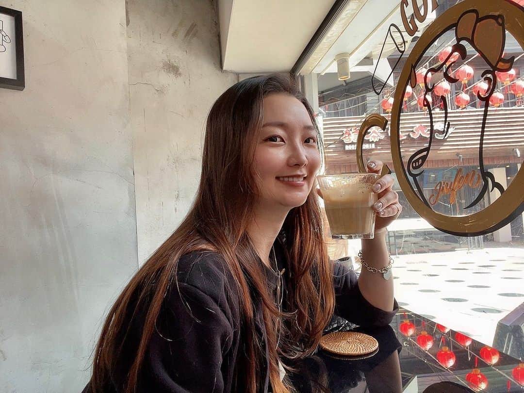 平咲夏加のインスタグラム：「九份のおされカフェ☕️ 美味しかった♡♡  #九份 #godflavorcoffee  #老頽咖 #台湾 #台湾観光  #コーヒー #coffee  #cafe」
