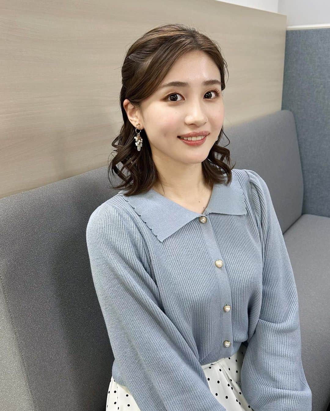 のインスタグラム：「今週は水曜日までお休みをいただいています。 木曜日から復帰しますので是非ご覧下さい♪ #rkb#タダイマ#福岡#アナウンサー#fashion#styling#本田奈也花#rirufura#retrogirl」
