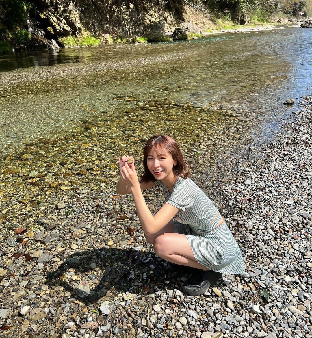 夏江紘実のインスタグラム：「. そういえば久しぶりに川で遊んだ気がするぞ🥰✨ ウキウキしちゃう✨✨ . . . #リバーティオ秋川渓谷  #川遊び」