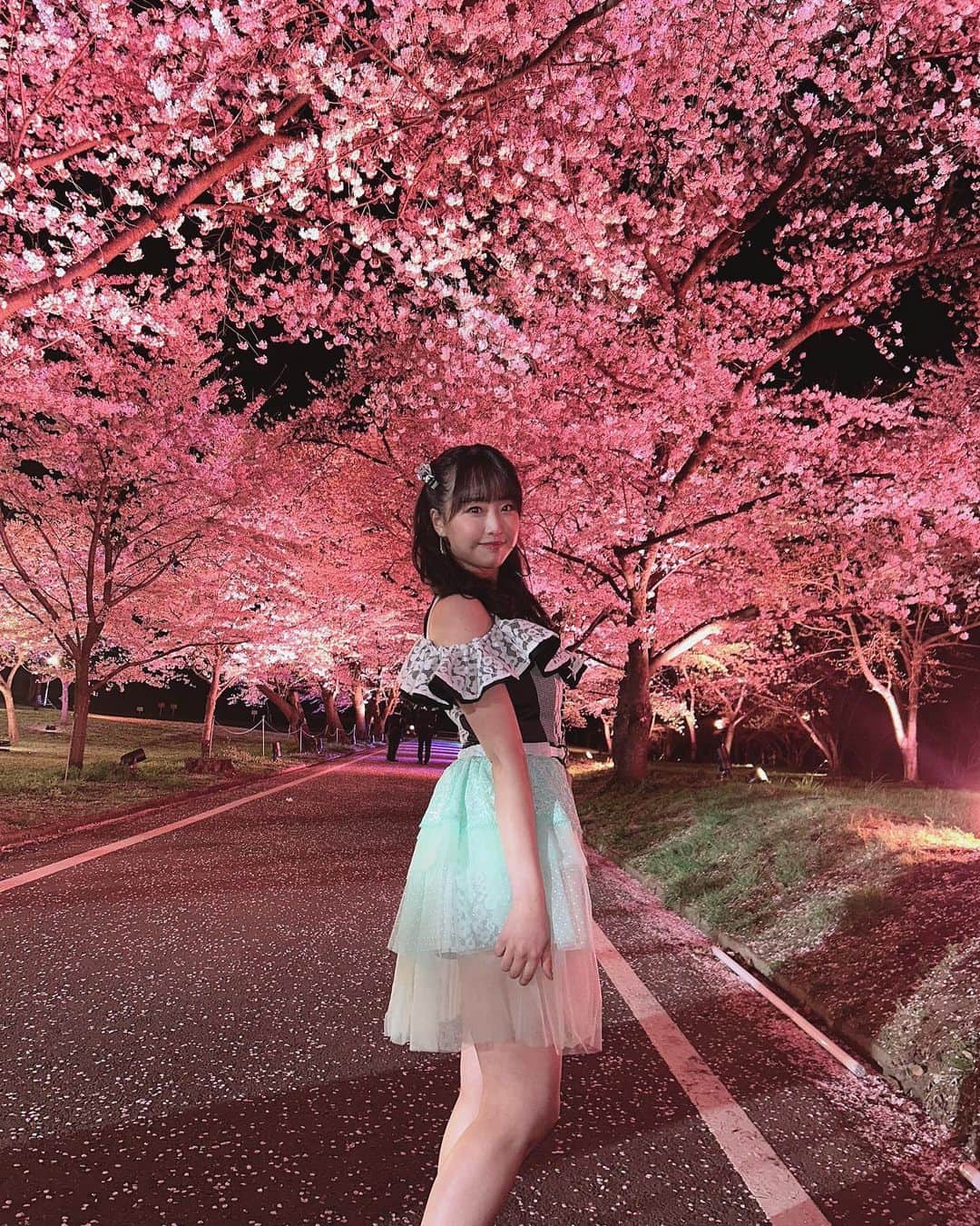 加藤夕夏さんのインスタグラム写真 - (加藤夕夏Instagram)「⁡ ⁡ #cdtv30周年sp  おめでとうございます！✨🤝 ⁡ そして観てくれた皆様 ありがとうございました🌸🌸🌸 ⁡ ⁡ ⁡ ⁡ こんな素敵な場所で歌えて幸せです。💗 群馬県、また来たい🌸 ⁡ 　 ⁡ #CDTV #NMB48 #僕らのユリイカ #AKB48 #ヘビーローテーション #お花見 #桜 #夜桜」4月3日 22時56分 - uuka_nmb