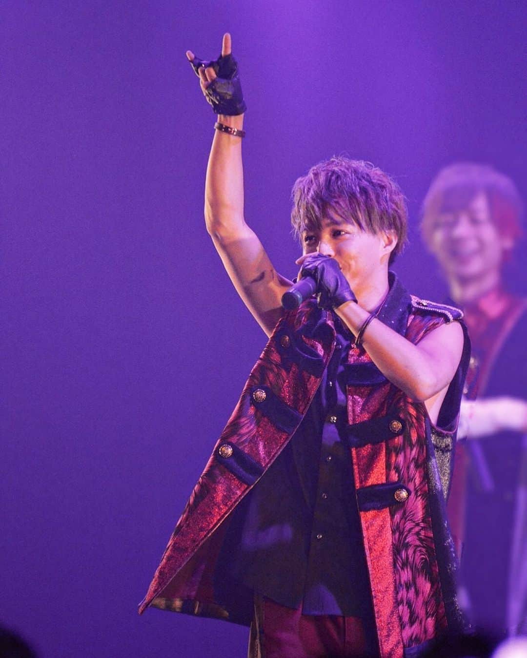 のインスタグラム：「🤘🤘🏽🤘🏿  📸 @b2takes_official   #needles  #lv  #fyp」