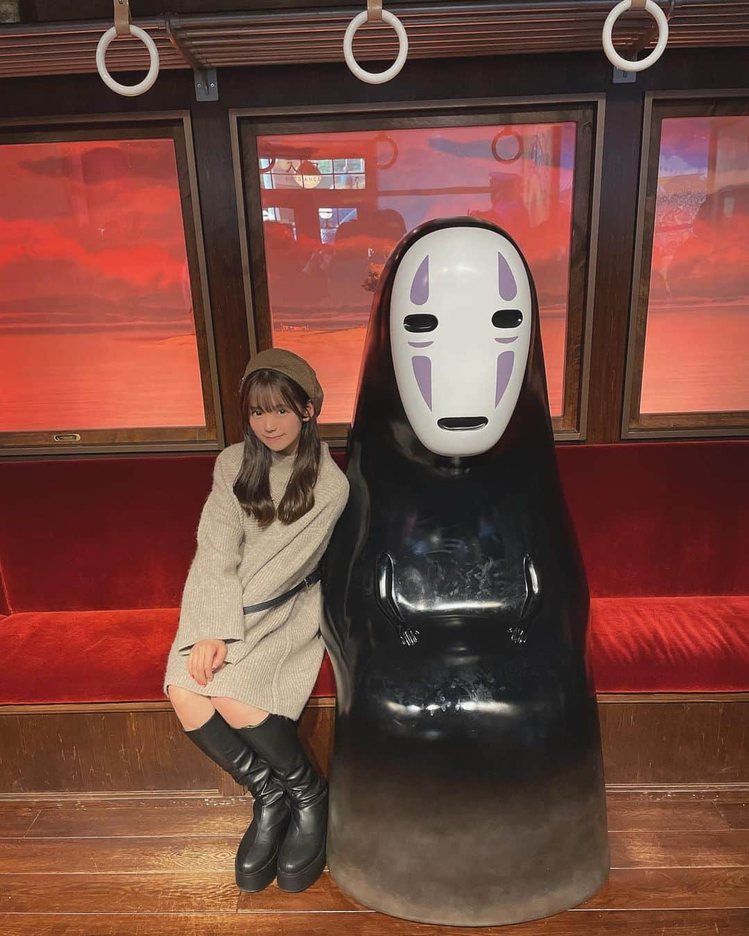 白石真菜さんのインスタグラム写真 - (白石真菜Instagram)「#ジブリパーク カオナシと電車に乗ってきたよ🚃   #白石真菜 #しーまな #愛知 #愛知観光  #ジブリ #ジブリ大倉庫 #千と千尋の神隠し」4月3日 22時59分 - shiraishi_mana47