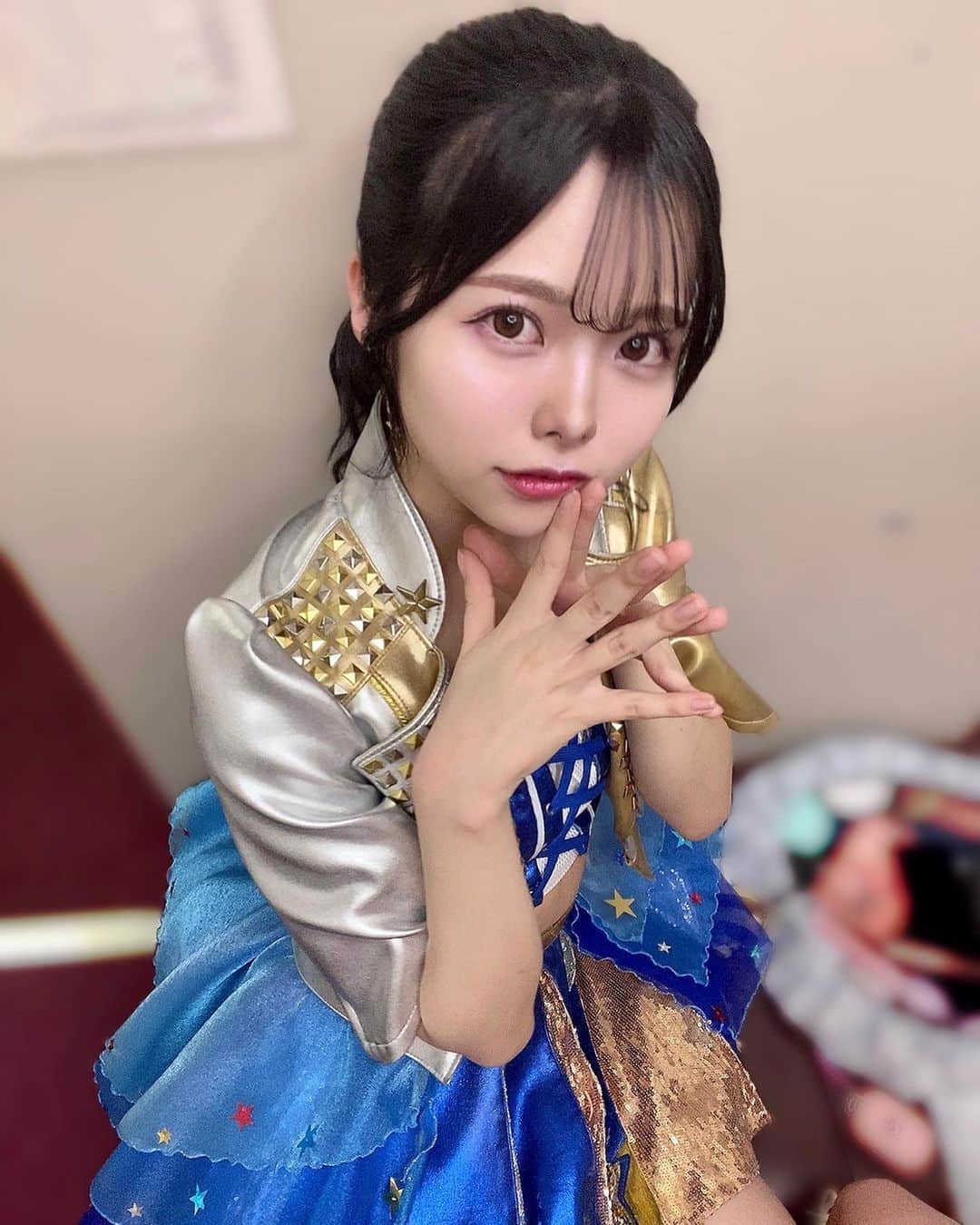 荒野姫楓のインスタグラム：「昨日は春のチームコンサート2023🌸 チームS 夜公演ありがとうございました！  パフォーマンスが大きくて遠くの席からでも ひめたんの事見つけやすかった！と 沢山言ってもらえて、1つ目標達成できました💮💯  4階でも3階でも2階でも1階でも 水色白色のペンライトは格別に光ってましたよ♡  次は5/5夜公演、渋谷にお邪魔します！ チケットまだまだあります！！ 是非チームSを観てほしいです🌸  渋谷でも全力注ぐけど 靴は脱げないように頑張ります！！！！  .  #名古屋 #栄 #アイドル #アイドル衣装 #コンサート #ライブ #ポニーテール #ポニーテール女子 #黒髪 #ブルベ冬 #アイドルメイク #骨格ナチュラル #idol #japaneseidol #ske48 #japanesegirl #blue #idollive #live #followme」