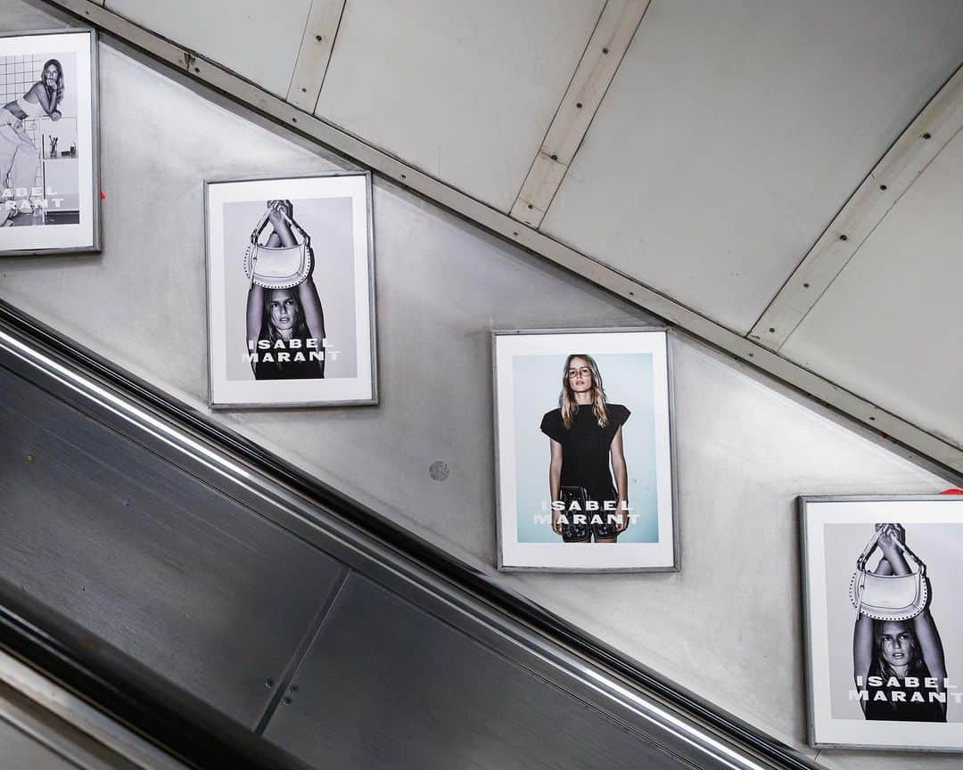イザベルマランのインスタグラム：「Isabel Marant goes around the cities. Find the #IsabelMarantSS23 campaign in the streets of Milano and London.  #IsabelMarant」