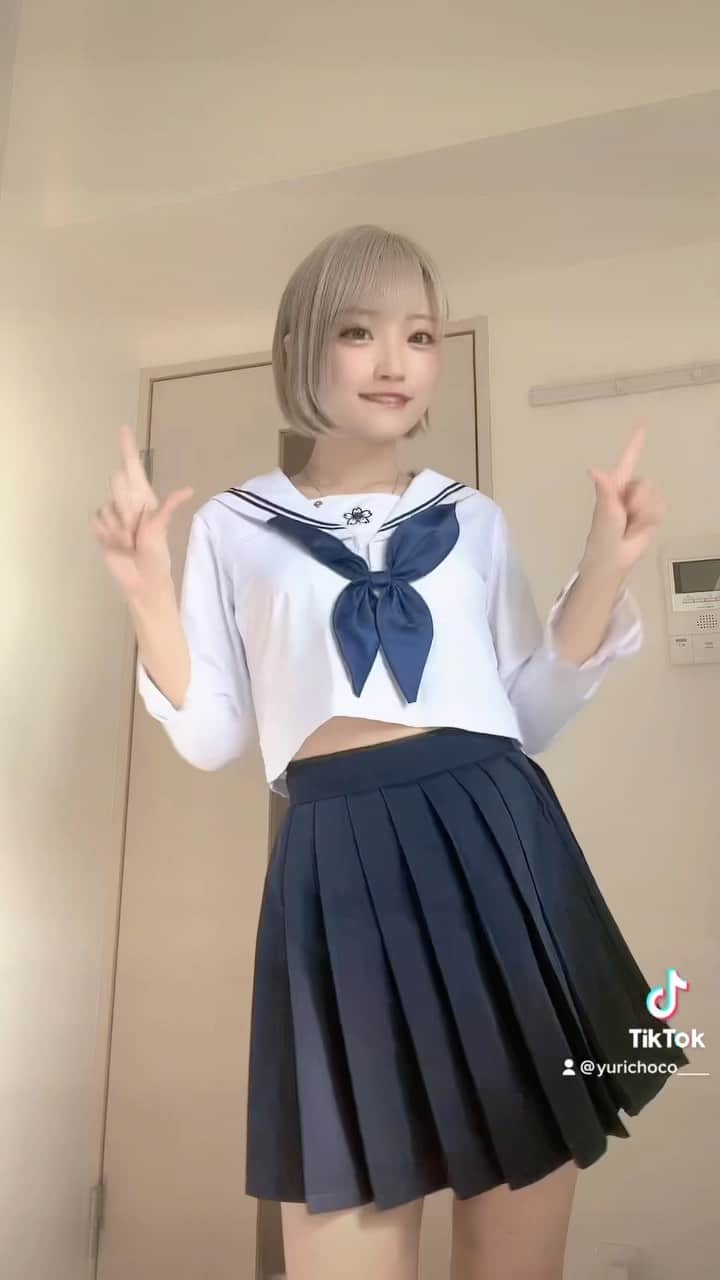 東條ゆりあのインスタグラム：「セーラー派？ブレザー派？」