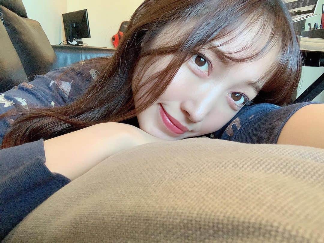 ぐんじりなのインスタグラム：「. . 起きたら髪の毛が20センチくらい伸びてますように! アメーン！ . .」