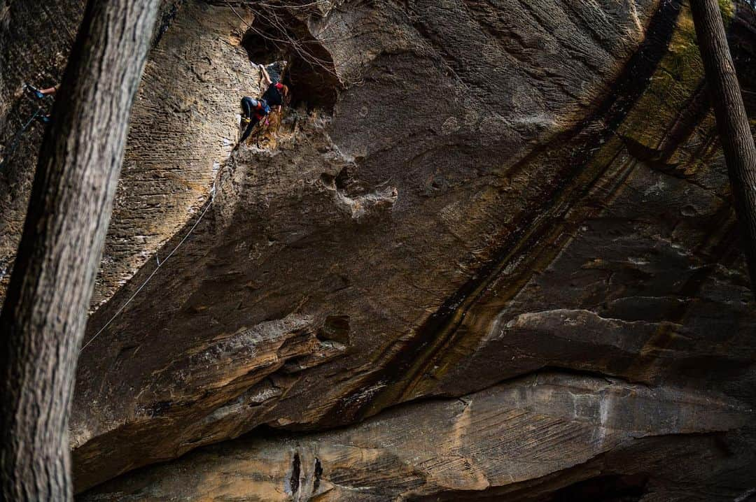 バーバラ・ザンガールのインスタグラム：「Two more days before we are heading back home. We had a awesome time here so far. Great weather, awesome people to hang out with and stunning routes to climb. #liveclimbrepeat   📸 @hansacho  @blackdiamond @lasportivagram @vibram @corosglobal @frictionlabs @powerbar」