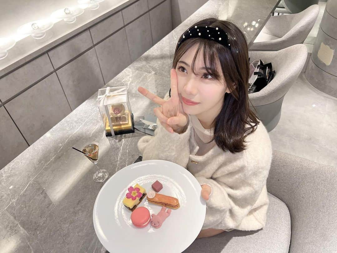 鈴木ふみ奈さんのインスタグラム写真 - (鈴木ふみ奈Instagram)「LOUANGE TOKYO Mother's Day Collection🌸🫧  可愛いケーキが沢山でした🧸🧁  🎥 @tanakareina.lovendor」4月3日 23時26分 - fuminasuzuki