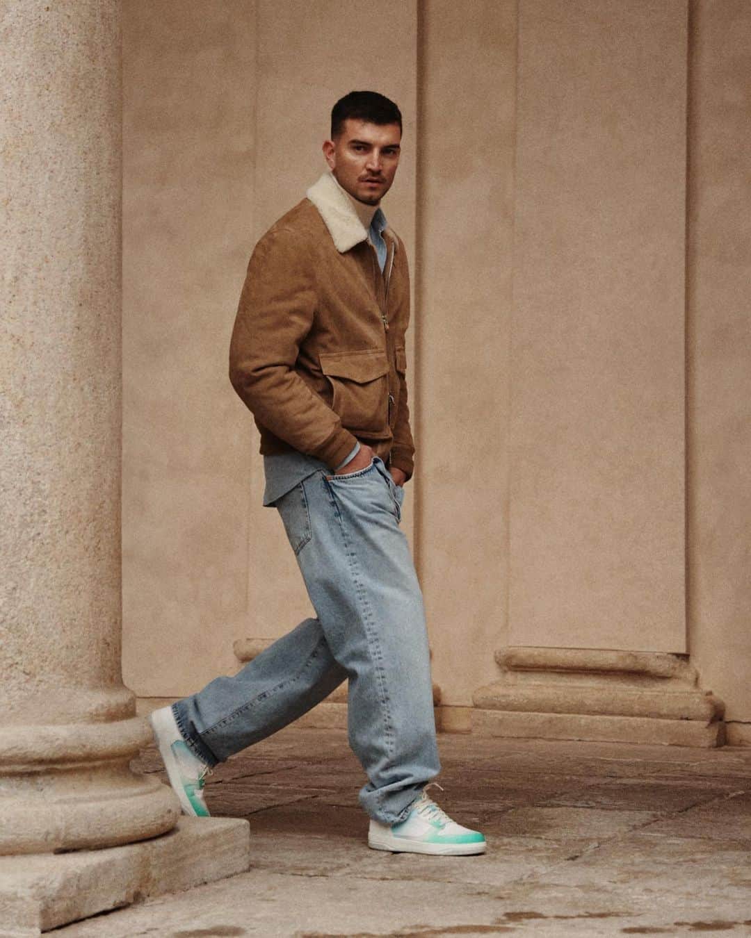 サントーニのインスタグラム：「@marcofantini_mf captured around Milan wearing our Sneak-Air.  #Santoni #SantoniSS23 #InSantoni #MarcoFantini」