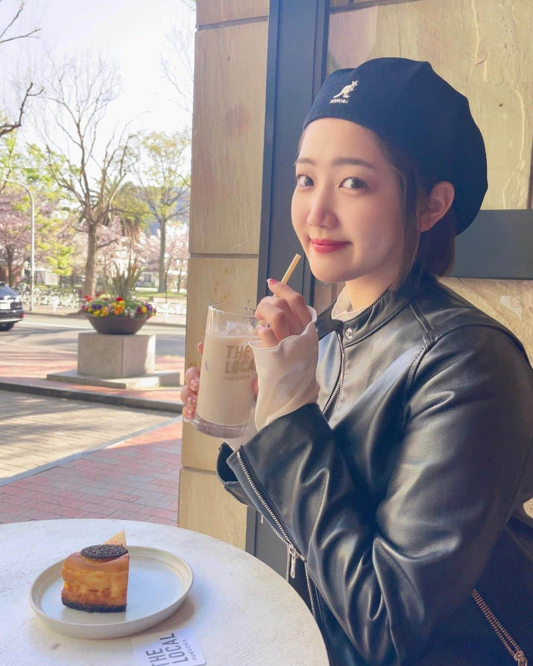 鈴木志歩さんのインスタグラム写真 - (鈴木志歩Instagram)「tea time☕️ . ここのオレオチーズケーキが美味しすぎた🧀 . . . #japan #fukuoka #trip #vacation #cafe #coffee #fashion #koreanfashion #koreanstyle #얼짱 #모델 #데일리룩 #페션」4月3日 14時44分 - shiho_suzu_