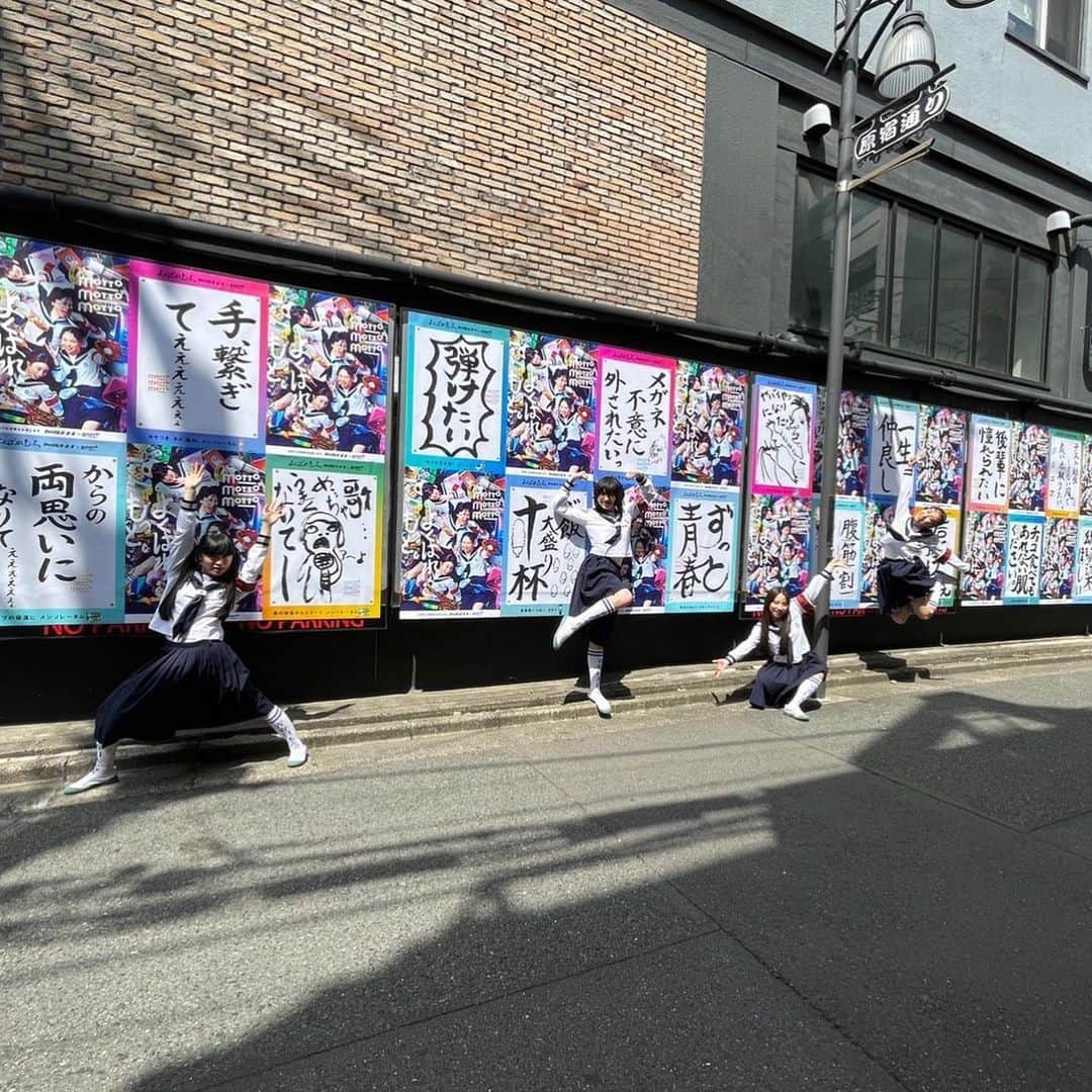 RINさんのインスタグラム写真 - (RINInstagram)「新学期欲張り習字💮in Harajuku 大きく私たち！街で見つけてね」4月3日 14時38分 - rin_leaders