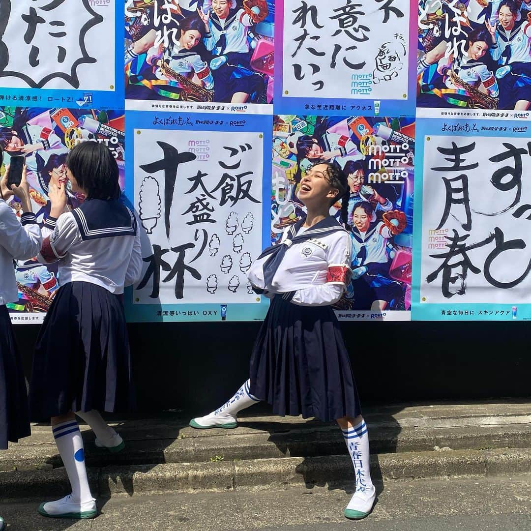 RINさんのインスタグラム写真 - (RINInstagram)「新学期欲張り習字💮in Harajuku 大きく私たち！街で見つけてね」4月3日 14時38分 - rin_leaders