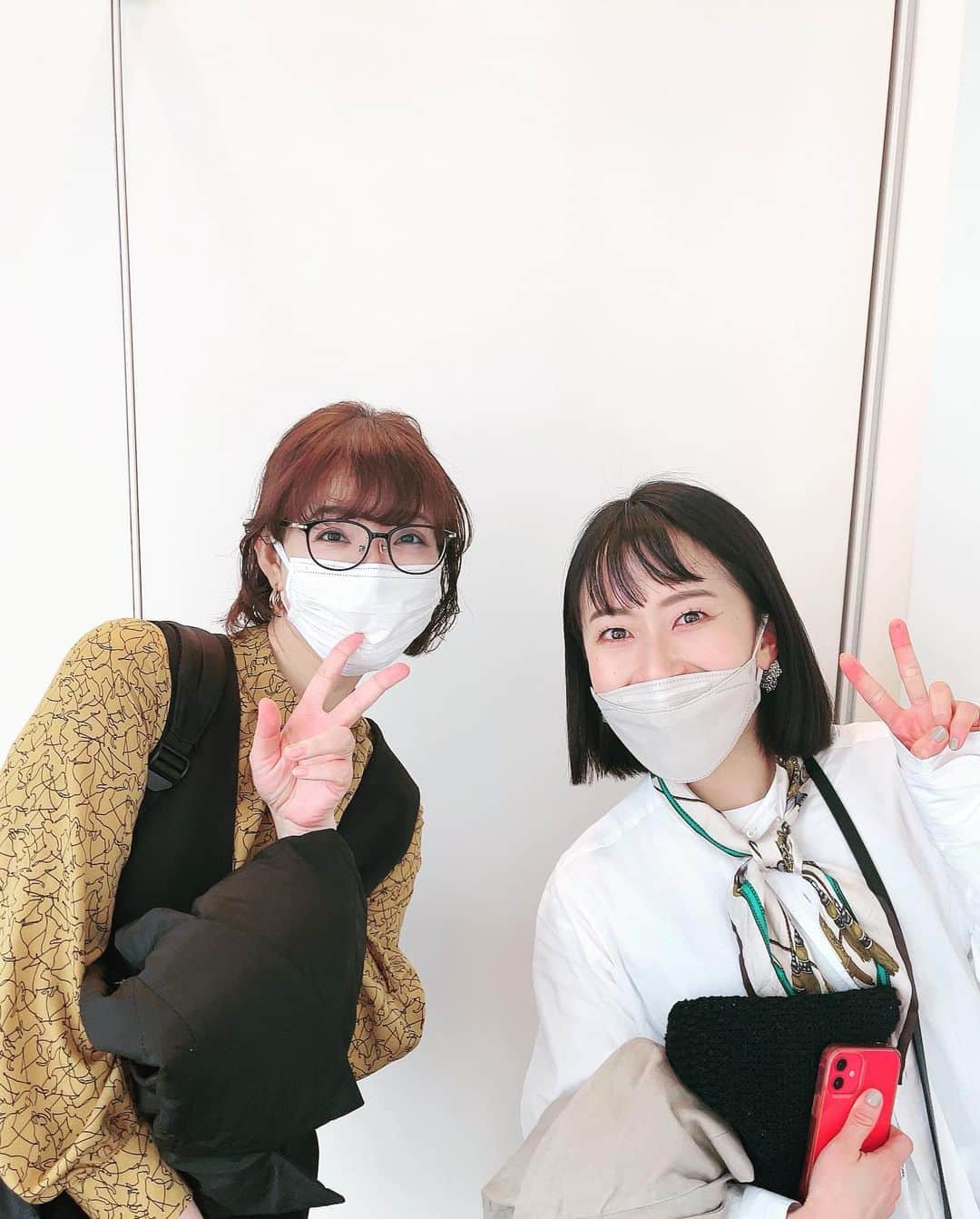 恒松あゆみのインスタグラム：「この度、『ZIP!』の火曜担当ナレーターを務めさせていただくことになりました！  ドキドキの生放送です。 どうぞよろしくお願いいたします🌸  写真は、月曜担当の石井しおりさんと。 3週に渡って見学させていただき、実は今日のオンエアではちょっとだけ読ませていただきました☺️  石井さん、ありがとうございました！   #火曜ZIP   #生放送   #ドッキドキ」