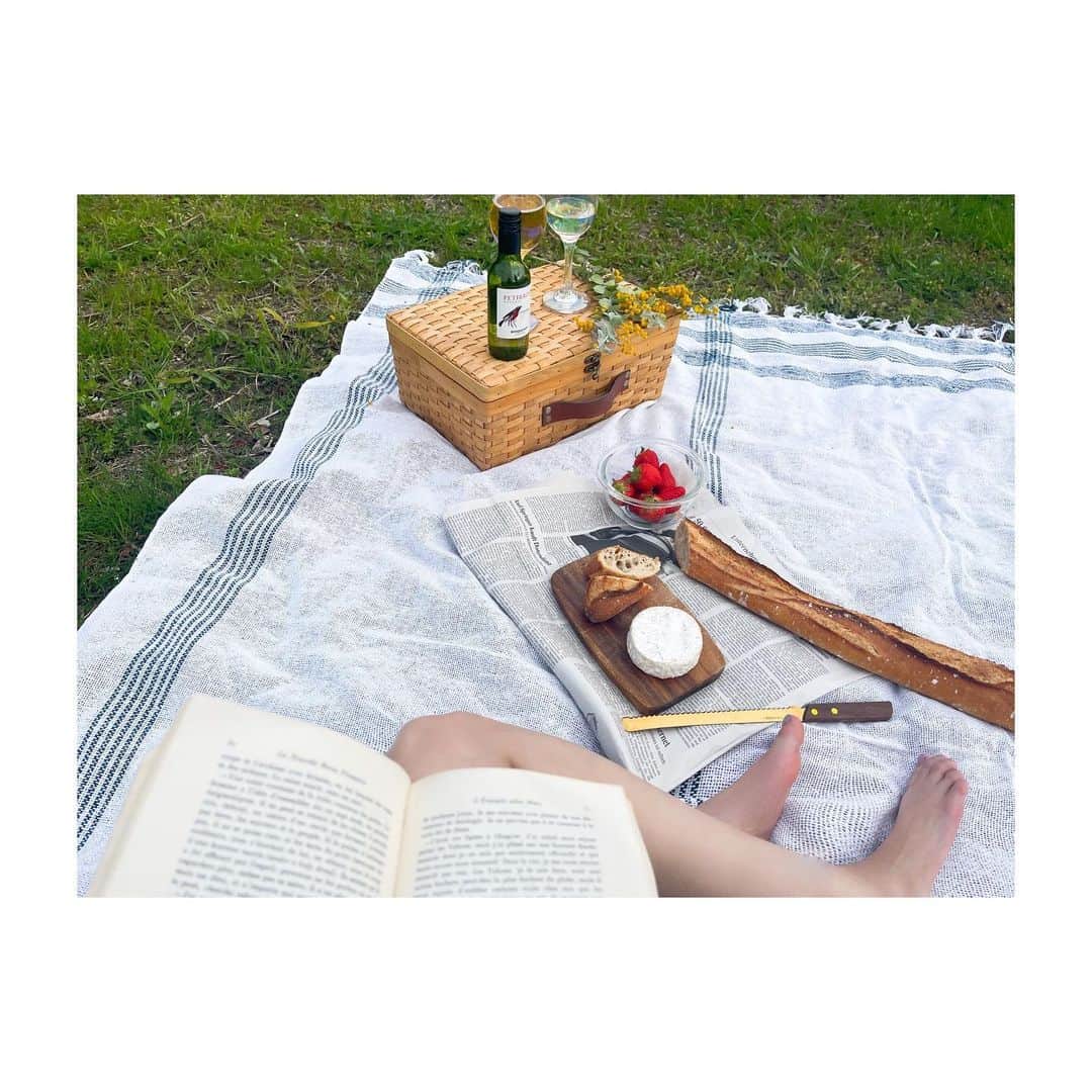 あゆかさんのインスタグラム写真 - (あゆかInstagram)「ピクニック𓏧 𓅯 . 最後の桜には間に合わなかったけれど、新緑が気持ちよかったな𓍯ོ . . #picnic #offday #おしゃピク  #ピクニック #ピクニックフォト」4月3日 15時10分 - ayuka_23