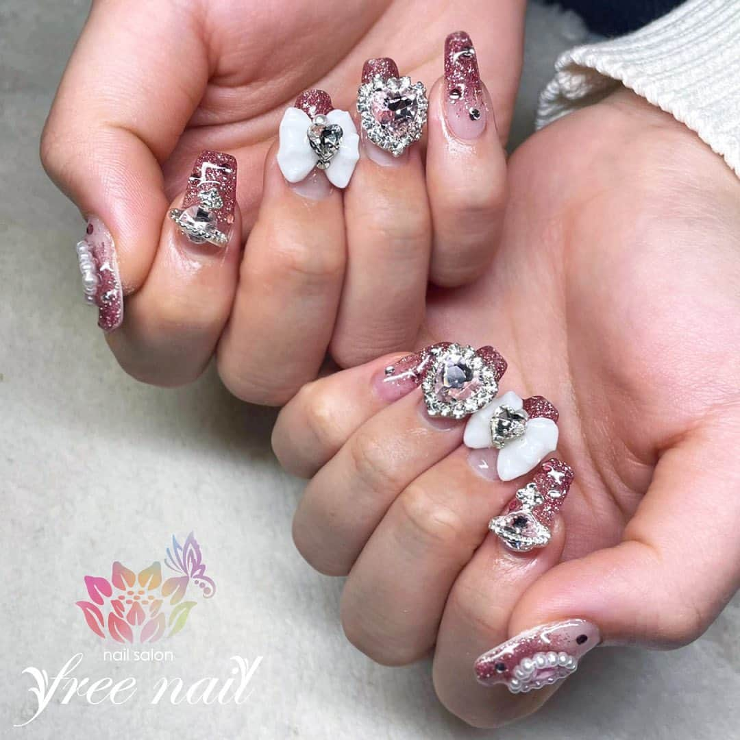 free nail フリーネイルさんのインスタグラム写真 - (free nail フリーネイルInstagram)「. お客様ネイル💅🏻🪷 . ゴテゴテキラキラパーツ🤩🪄 . ネイルパーツでネイルを楽しく💖 . ご来店ありがとうございました🙇🏻‍♀️🙇🏻‍♀️🙇🏻‍♀️💗 . #ネイルアート #ジェルネイル #ネイルサロン #大阪ネイルサロン #ネイルデザイン #ネイルチェンジ #ラメグラデーション  #ラメグラ #ネイルパーツ #リボンネイル #ピンクネイル #ゴテゴテネイル #デザインネイル #トレンドネイル #キラキラネイル #派手ネイル #春ネイル #springnails #nailsart #nailsdid #美甲 #日式美甲 #日式美甲胶 #日本美甲师 #日本美甲老师 #美甲上课 #日本胶 #フリーネイル #freenail」4月3日 15時05分 - freenail_jpn