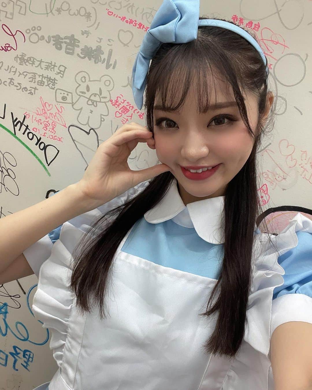 のインスタグラム：「昨日はホワイトマティーニクラブ本公演へお越し頂き有難うございました🍸🌸  いつも応援ありがとうございます🥰 私のラスト主演アリス🌿  さあ、昨日から投票制度がスタートして 6月スタートの和物本公演のW主演が決定します！そして本公演の出演メンバーも！  大事な1票です！！✨  推しを全力応援してください！！！  参加メンバー KOZUE  桃　彩夏　Layla  琴音  ひな　LISA  FUJIKO  Rika  ふう　はるな  そしてそして！  【White Martini Club 4月5月Alice公演】  【公演日】 4月16日(日)  5月7日(日) 5月21日(日)Alice千秋楽  【会場】 AKIBAカルチャーズ劇場  【時間】 1730開場／1800開演 2000開場／2030開演  【チケット】 S席　7,000円(ウェルカムシャンパン付) A席　5,000円  【4月16日出演者】 White Martini Club KOZUE 　琴音　Layla  桃　LISA  彩夏　Rika   The Guardian bouquet 虹　助羽　永久　春陽  ※出演者は都合により変更になる可能性があります。ご了承ください  4月16日チケット発売中〜 1部S席:https://map.pigoo.jp/events/view/6910 2部S席:https://map.pigoo.jp/events/view/6909 1部A席:https://map.pigoo.jp/events/view/6911 2部A席:https://map.pigoo.jp/events/view/6912」