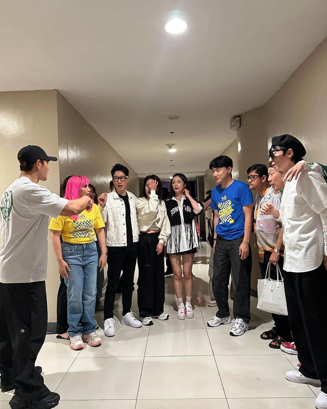 Ryan Bangのインスタグラム：「Running Man in Manila 🏃‍♂️✨  @sbs_runningman_sbs   Thank you for having me @happeehour and @pulpliveworld 🫶  #runningman #manila #런닝맨」