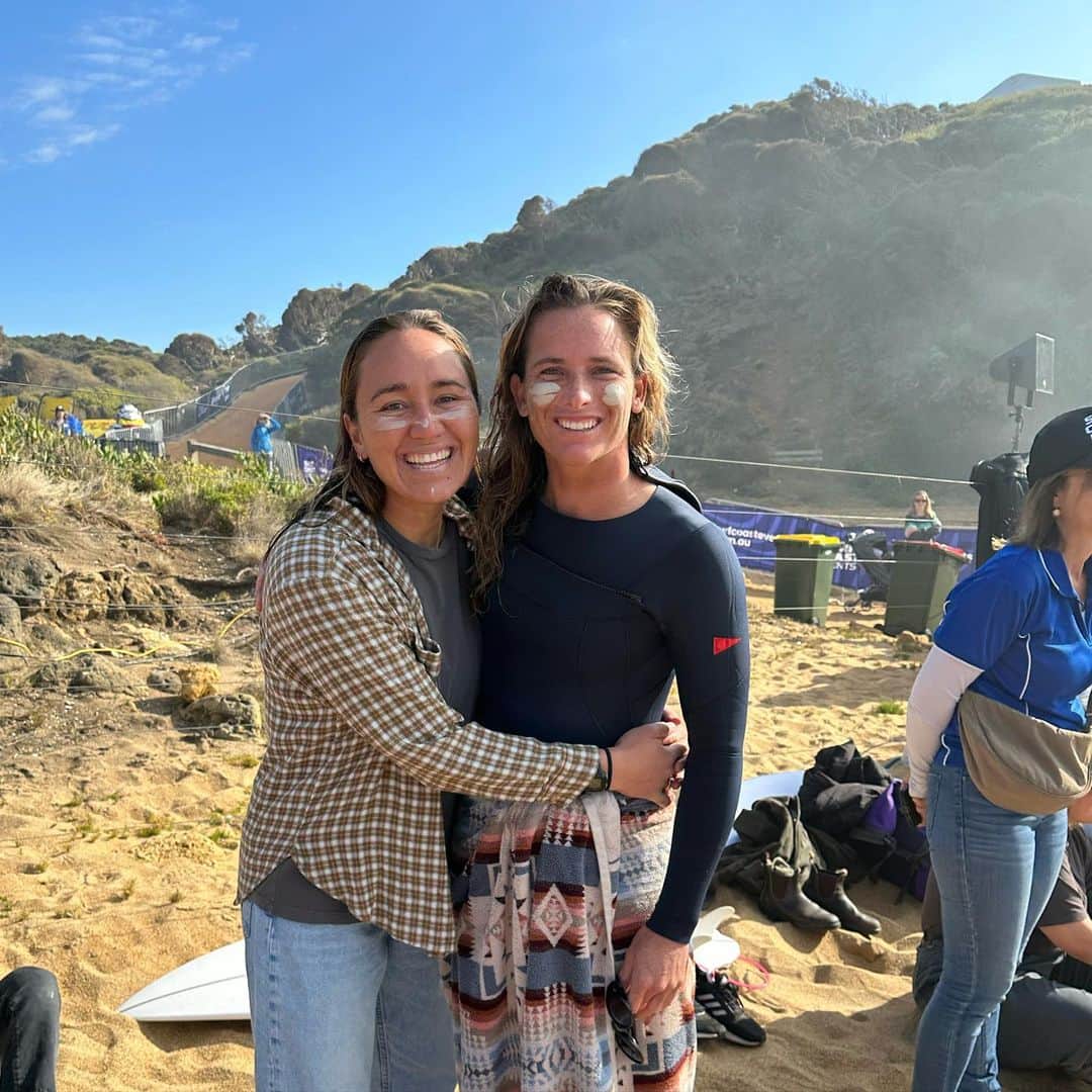 コートニー・コンローグのインスタグラム：「Back at beautiful Bells 🔔 Beach」