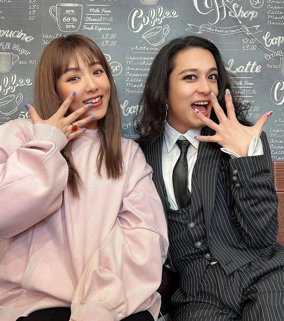 HIDEKiSMのインスタグラム：「ノンティーこと野呂佳代ちゃんとコラボさせていただきました🥰❤️ ドラマ、ラジオ、雑誌やバラエティと大活躍のノンティー😳 共通の友人との繋がりで知り合って、Tokyo fmでお互い番組やってて更に仲良くなって、ご飯行ったり、 ピクニックするまで仲良くなっちゃった不思議な出会い🫶  縁って素敵よね。  可愛くて面白くてノリが良くて飾らないノンティーが大好き💝 これからも仲良くしてね💋  #野呂佳代  #ENViiGABRIELLA #HIDEKiSM #エンガブ  #ヒデキズム #ENGA部 #エンガ部」