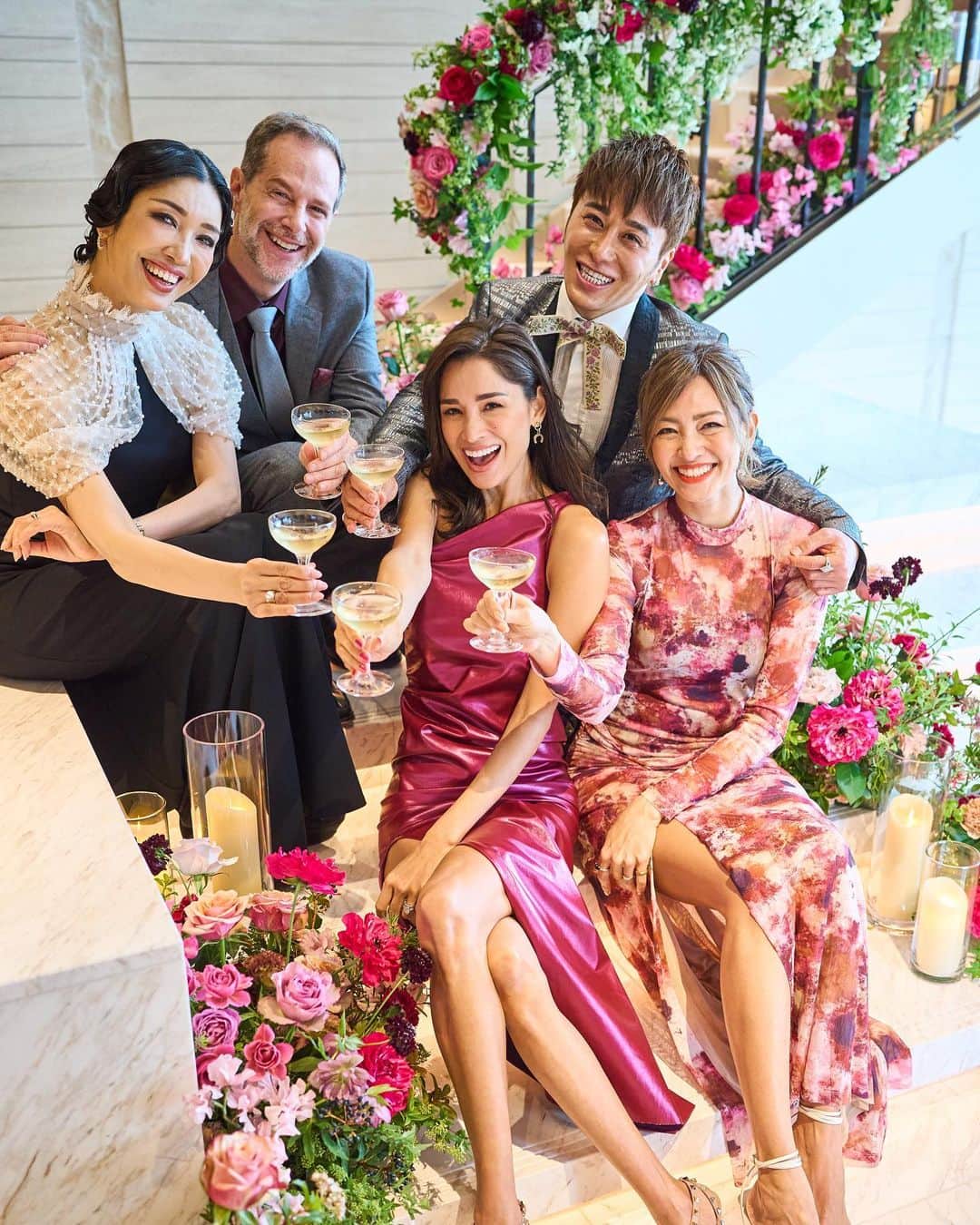 ケリーのインスタグラム：「先日、 @theokuratokyo インペリアルを借りて結婚レセプションパーティーをやりました💒💓  大切な仲間たちが集まってきて来てくれて、皆で楽しく、幸せいっぱいな、最高な日でした！🎉  Last weekend I had my wedding reception party at Okura Hotel 💒💓  I’m so happy to had my dearest friends to celebrate share this special moment 🙏  #weddingreceptin#okurahotel#wedding#ウェディングレセプションパーティー」