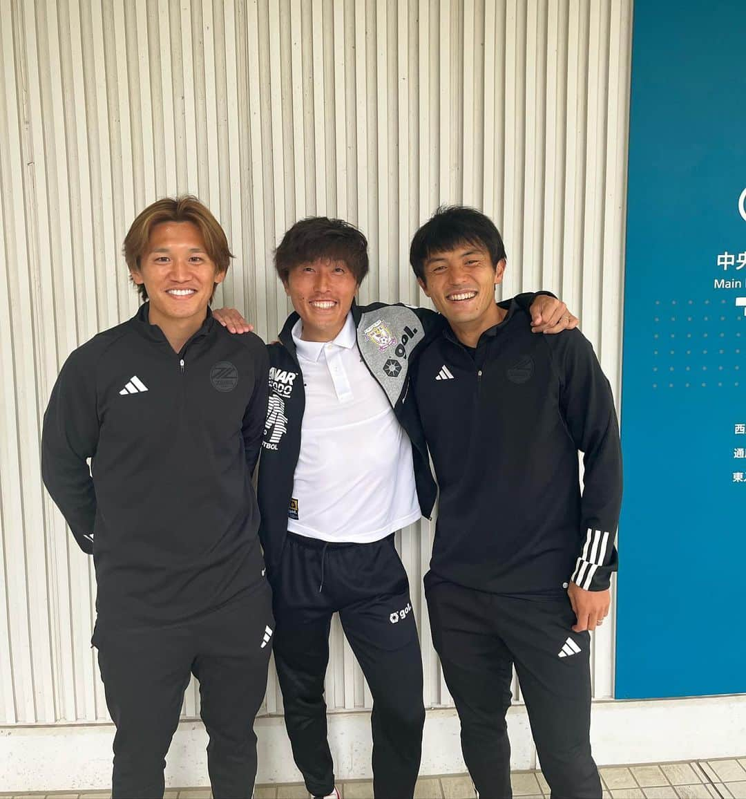 三鬼海のインスタグラム：「ナイス6連勝！！ 素晴らしい✨  次は3人ともピッチで⚽️  復帰に向けてもっと頑張ります🔥  #fc町田ゼルビア #藤枝myfc  #名古屋グランパス #名古屋ユース #水野泰輔 #奥山政幸 #三鬼海」