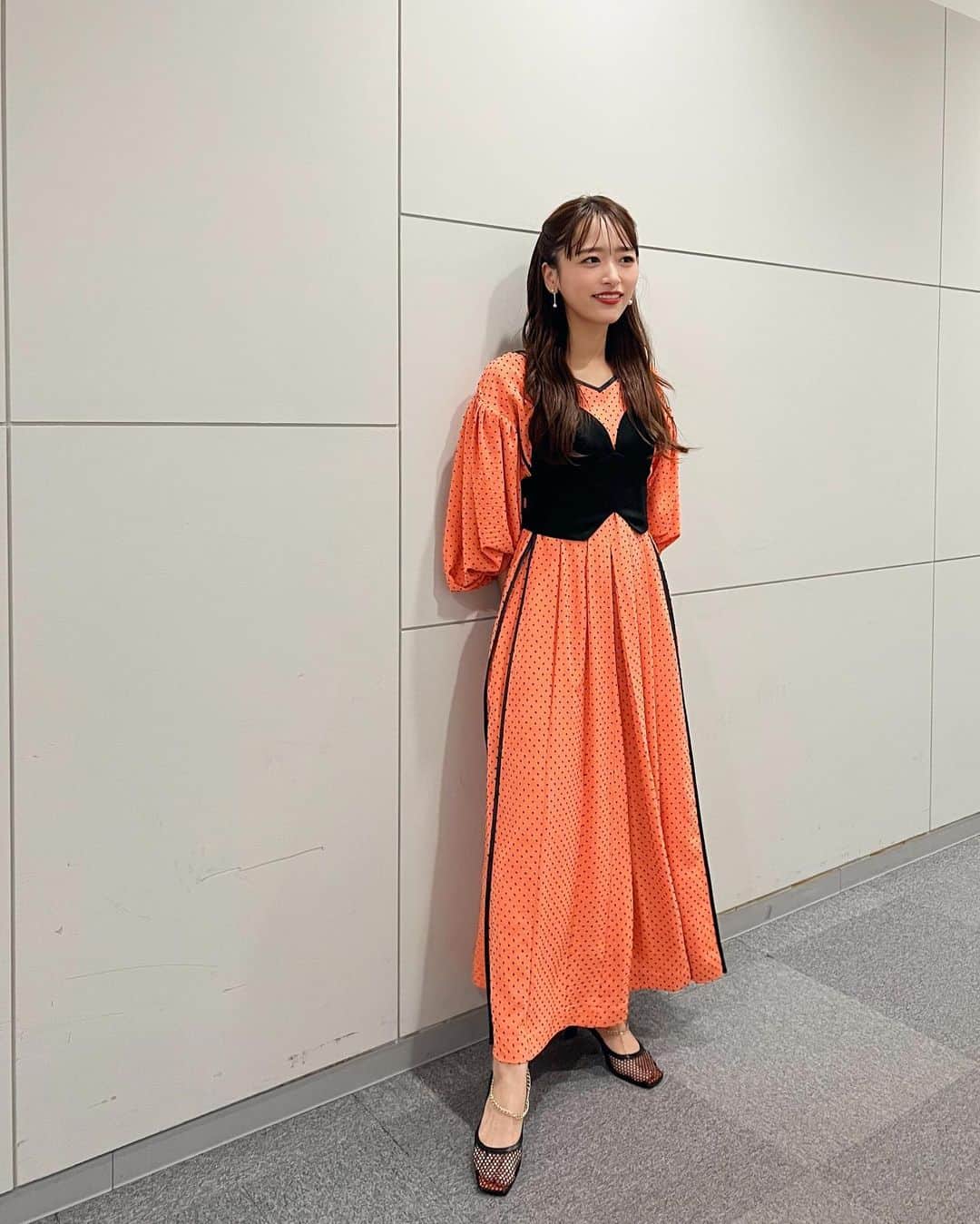 近藤千尋さんのインスタグラム写真 - (近藤千尋Instagram)「スロイジ、リニューアル おめでとう㊗️ございます💕✨  そして、そんな記念すべき一回目に 呼んでくださり ありがとうございます😭🫶🏻  JPさんに、あのちゃんのモノマネを 教えてもらったり❤️笑  兎さんのモノマネ見れたり🐰笑 楽しい時間でした🤍🤍  パワーアップして 放送地域も、 どどーんっと広がったスロイジ📺❣️🌸 嬉しいなぁ〜❗️🥰  #近藤千尋衣装  bustier @labelleetude_official one-piece @elendeek pierce @abiste_official shoes @dianashoespress」4月3日 16時39分 - chipichan.1215