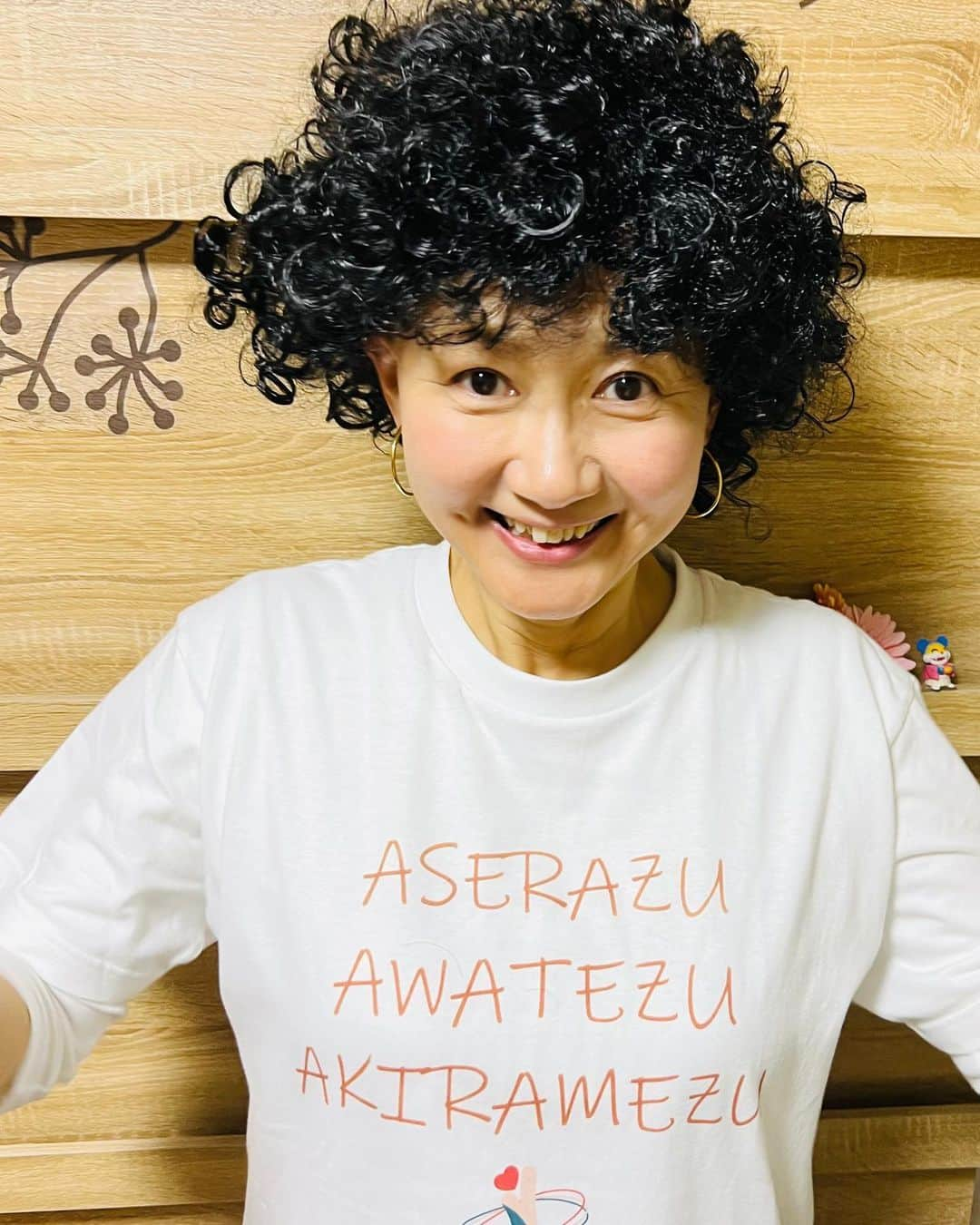 古村比呂のインスタグラム：「初YouTubeライブ配信！ 楽しかった♡ I am a cancer survivor♡  #cancer #survivor #子宮頸がん #進行がん #再発 #ステージ4  #actress  #古村比呂 #hirokomura #アフロ」