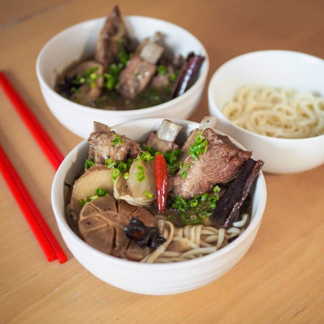 The Japan Timesさんのインスタグラム写真 - (The Japan TimesInstagram)「Literally translated as “meat bone tea,” bak kut teh is an aromatic pork rib broth found in Singapore and Malaysia, but why not enrich this “tea” with actual tea leaves?  Bak kut teh is a soup that gets served with sides, but Okinawan soki soba adds ribs and wheat noodles to the broth for a meal in a single bowl. This recipe is a mashup — the spiced rib broth meets smoky tea and kombu for depth and noodles for bulk. Click on the link in our bio for the full recipe. 📸 Simon Daly (@everydaysimon) . . . . . . #Japan #soba #recipe #recipes #japanesecooking #japanesefood #japaneserecipe #日本 #そば #麺 #レシピ #料理 #日本料理 #美味しい #おすすめ #🍜」4月3日 17時05分 - thejapantimes