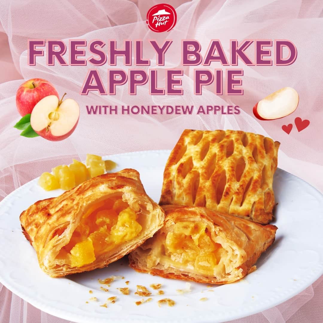 ピザハットさんのインスタグラム写真 - (ピザハットInstagram)「ほっと一息☕ブレイクタイムにいかが？😊   りんごを混ぜ込んだカスタード風クリームの上に  大きめのカットの蜜づけりんごをのせ 36層のパイ生地で包んだ 「蜜づけりんごの 焼きたてアップルパイ」🍎✨  りんごのゴロゴロ食感と、 パイ生地のサクサク食感を同時に楽しめる ピザハットのこだわりのデザートです🎵   #ピザハット #ピザ #ピザ🍕 #アップルパイ #アップルパイ🍎 #スイーツ #りんご #🍎 #おやつ #おやつタイム #おやつの時間 #デザート」4月3日 17時00分 - pizza_hut_japan