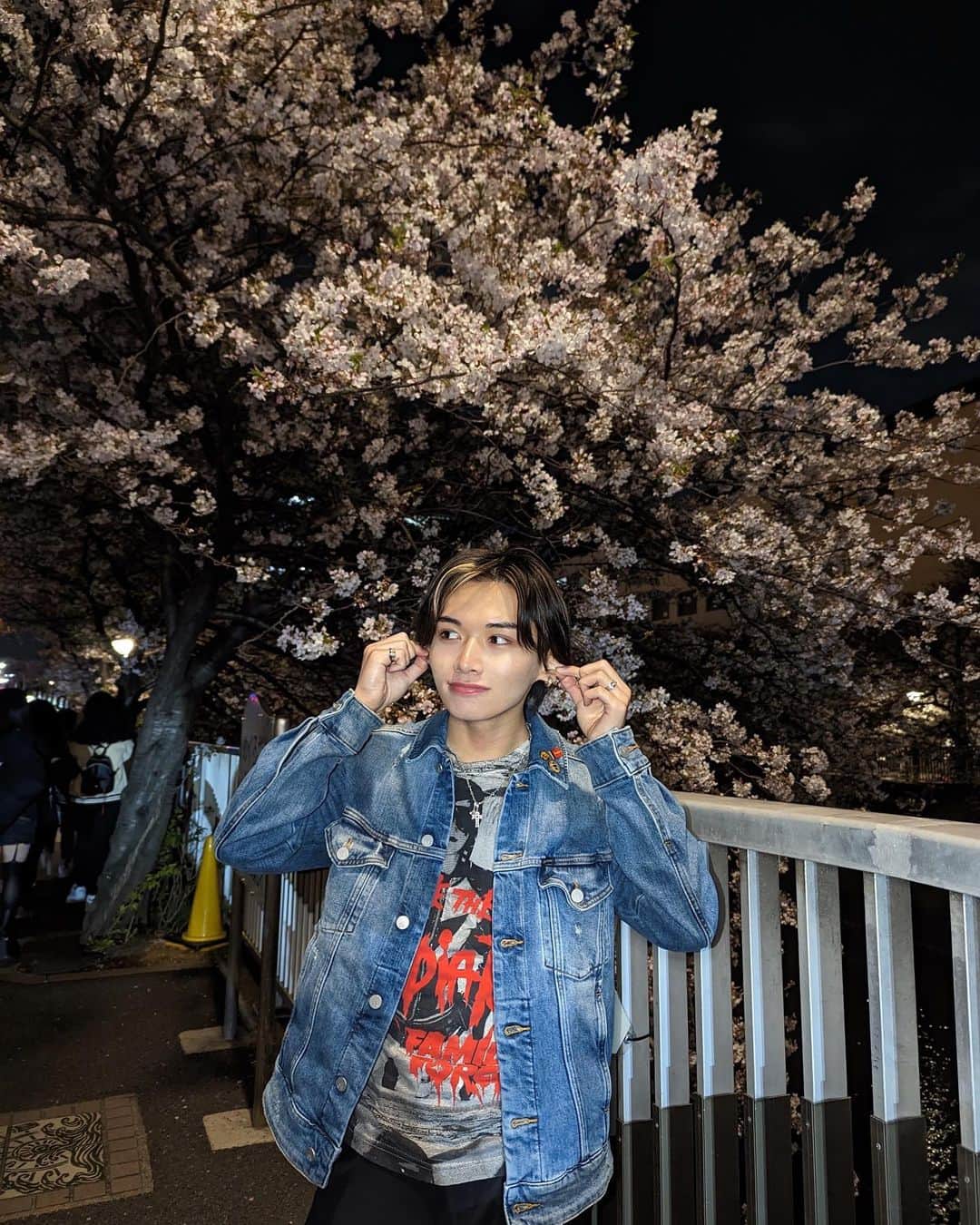 中里真哉斗さんのインスタグラム写真 - (中里真哉斗Instagram)「cherry blossoms at night 😘 目黒の夜桜見に行ったらライトアップ終わってた🥲🥲 ・ ・ ・ ・ ・ ・ ・ ・ ・ ・ ・ ・ ・ ・ ・ #fashion #03 #fyp #foryou  #Japan #Japanlife #Japanese #Japaneseboy #lifestyle #Tokyo #tokyolife #outfit#ootd#street#memories #workout  #cherryblossom」4月3日 19時00分 - myt_002