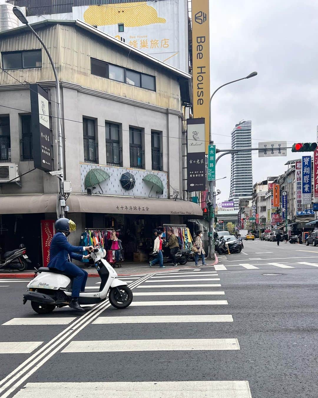 角舘健悟さんのインスタグラム写真 - (角舘健悟Instagram)「A.Y.A TOUR is DONE!! TAIPEI HOT MEMORIES🧡  #yogeenewwaves」4月3日 17時29分 - kengokakudate