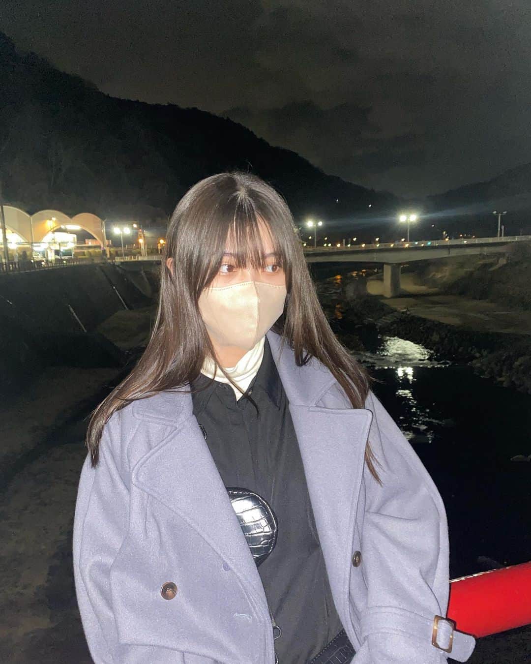 田中南のインスタグラム：「フラッシュが1番盛れる    #箱根  #箱根旅行  #ロングコート  #07  #06 #田中南」