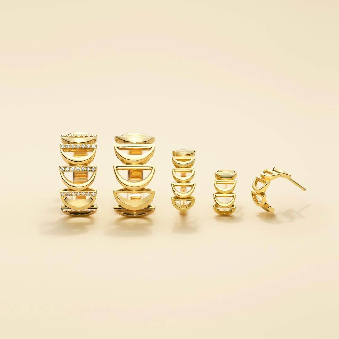 starjewelry_pressさんのインスタグラム写真 - (starjewelry_pressInstagram)「【HALF MOON】 ソリッドなゴールドで象ったHALF MOON。 モチーフの連なりで魅せるモダンジュエリーは、年を重ねても長く愛せる逸品です。  #starjewelry #スタージュエリー #halfmoon #ハーフムーン #diamond #gold #ゴールドジュエリー #jewelry」4月3日 17時29分 - starjewelry_press