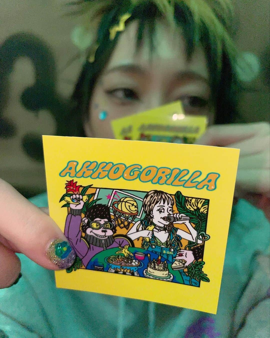あっこのインスタグラム：「毎年恒例 独立シール3枚目！ @lid_break  4月入会者全員プレゼントあるよ〜♨️  #ちゃんゴリクラブ #ファンクラブ #あっこゴリラ #akkogorilla #rapper #rap #japan #japanese #fanclub #changoriclub」