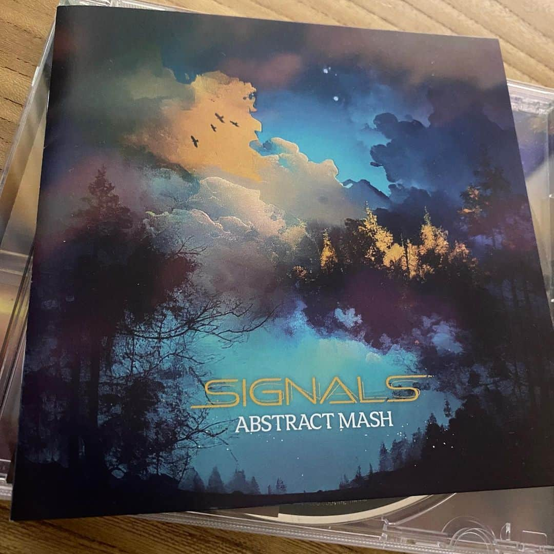 村松拓さんのインスタグラム写真 - (村松拓Instagram)「ABSTRACT MASH13年振り2ndALBUM「SIGNALS」  13年分の記しが詰まった自信作です。沢山の人に聴いてほしい！！よろしくです☺︎☺︎ @abstractmash  #ABSTRACTMASH」4月3日 17時32分 - takkyun_ncis