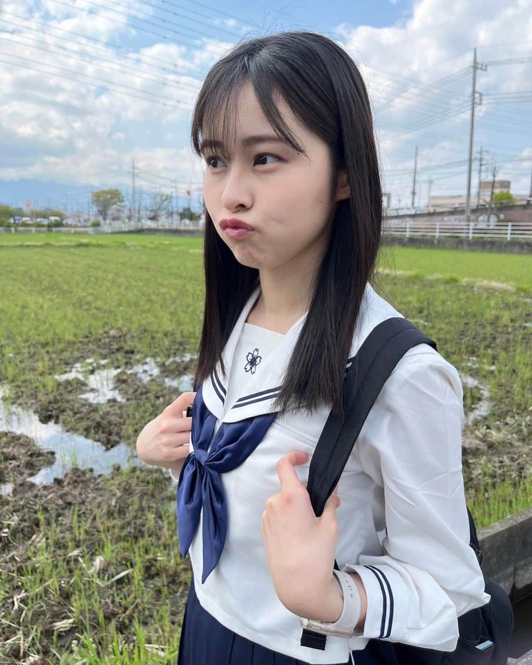 村山千夏さんのインスタグラム写真 - (村山千夏Instagram)「こんばんは。  高校3年かあ…。 新鮮な気持ちで挑戦し続けます！  3rd year high school... I will continue to challenge with a fresh feeling！  #女子高校生#jk#jk3 #ljk#05#05line#17歳#田舎#japangirl #foryoupage #fyp」4月3日 17時34分 - chinatsu___mura