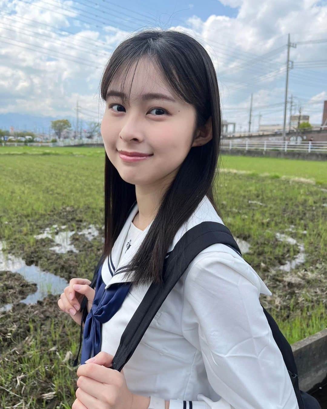 村山千夏のインスタグラム：「こんばんは。  高校3年かあ…。 新鮮な気持ちで挑戦し続けます！  3rd year high school... I will continue to challenge with a fresh feeling！  #女子高校生#jk#jk3 #ljk#05#05line#17歳#田舎#japangirl #foryoupage #fyp」