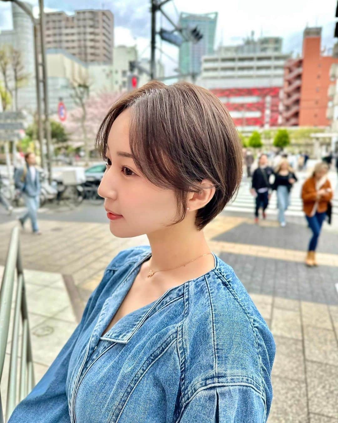 高橋美憂さんのインスタグラム写真 - (高橋美憂Instagram)「✄�  ふんわりセットで春っぽい🌸 ありがとう😊 @daisuke_hairstylist   #ショートヘア #ショートカット  #春 #春コーデ #桜 #🌸  #サロモ #サロンモデル  #撮影 #ポートレート」4月3日 17時48分 - miichan_0630