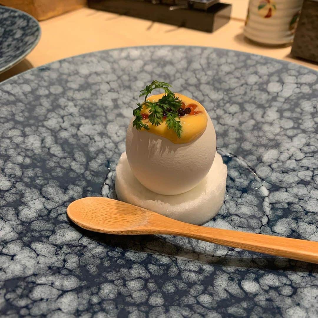 青山日和さんのインスタグラム写真 - (青山日和Instagram)「少し前にはなりますが 　 北新地に新しくできた @sushi_nono_kitashinchi さんに 行ってきました🍣 with @a.asuka.a 姫👸 　 第一の感想は 「メニューが豊富すぎるっ！」 でした。笑 　 たくさんありすぎて迷いましたが 頼んだものは本当に全部美味しい！ 　 雰囲気もすごく素敵で 落ち着いているのに コスパ良き！！ 　 デートにもお友達とのお食事にも 使えそうなお店です😇 　 #北新地グルメ #おすし #大阪デート #梅田ディナー #コスパ良すぎ #酔い」4月3日 17時41分 - hiyo131131
