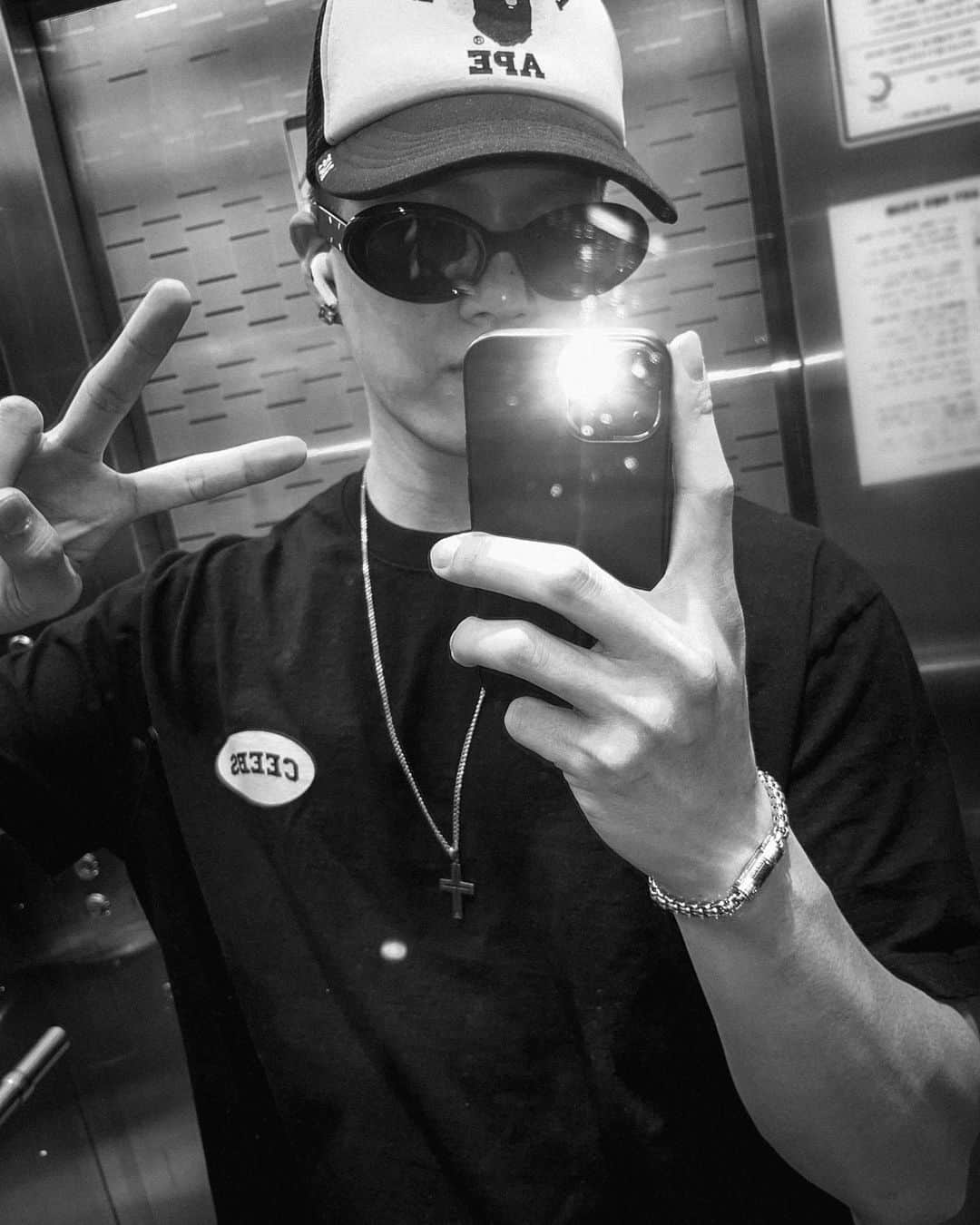 プニエル のインスタグラム：「Daily walk: ✔️  Been taking walks during the day instead of at night for rehab/vitamin D lol  오늘산책: ✔️   재활/비타민 디 때문에 산책을 밤에 말고 낮에 하기 시작했어요 #오산완 ㅋㅋㅋ」