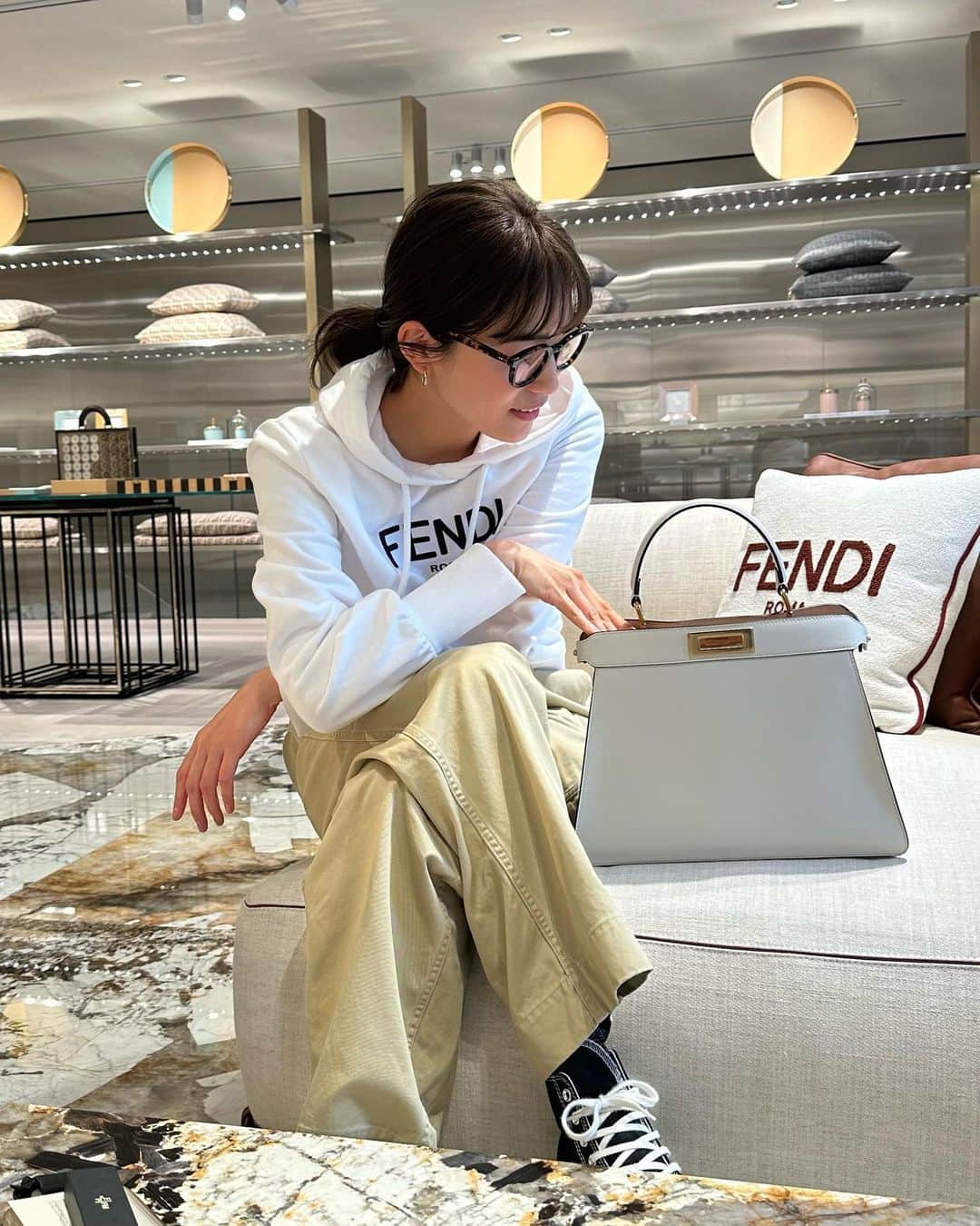 川口春奈さんのインスタグラム写真 - (川口春奈Instagram)「My Peekaboo💚🤍 @fendi  ピーカブーのキャンペーンやってます。是非お店に行ってみてね！」4月3日 17時54分 - haruna_kawaguchi_official